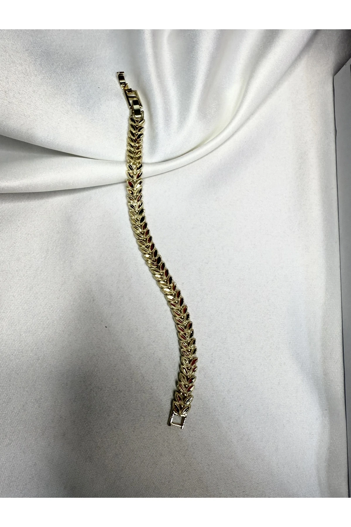 Altın Renk Çelik Balık Kılçığı Model Bileklik