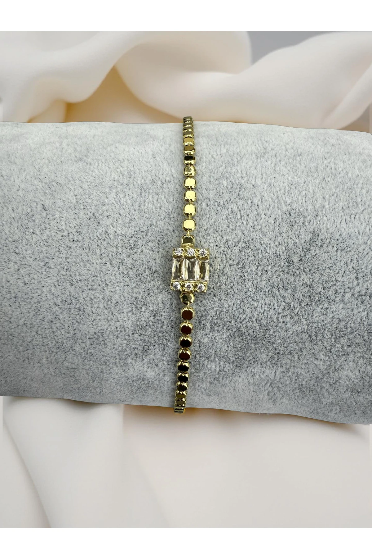 Gold Renk Zarif Kristal Tek Taşlı Baget Bileklik