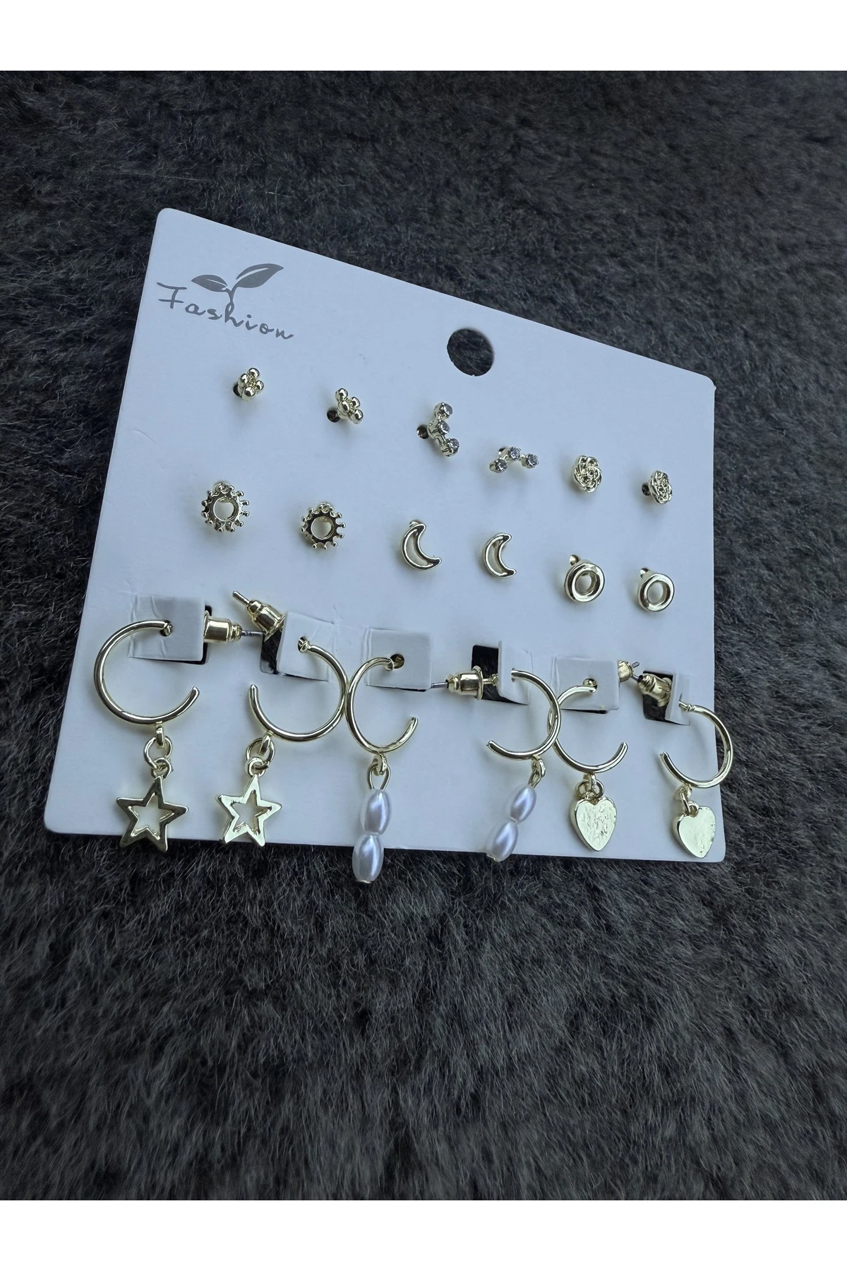 Altın Renk 9’lu Minimal Küpe Seti – Kalp, Ay, Yıldız ve İnci Detaylı