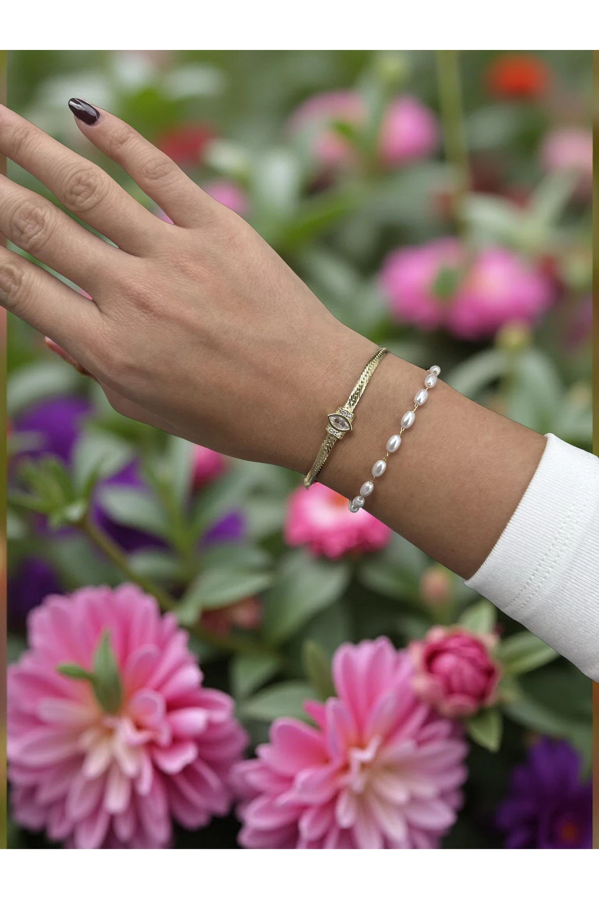 Oval Formlu Tek Taş Detaylı Bileklik