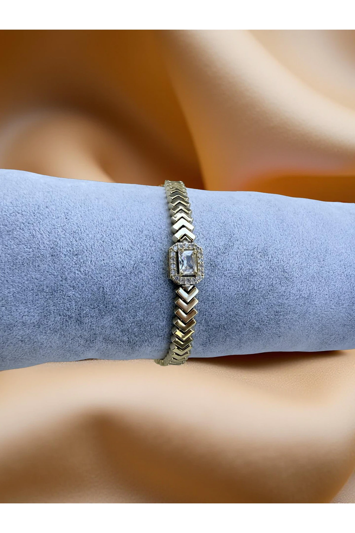 Tek Taş Detaylı Gold Bileklik