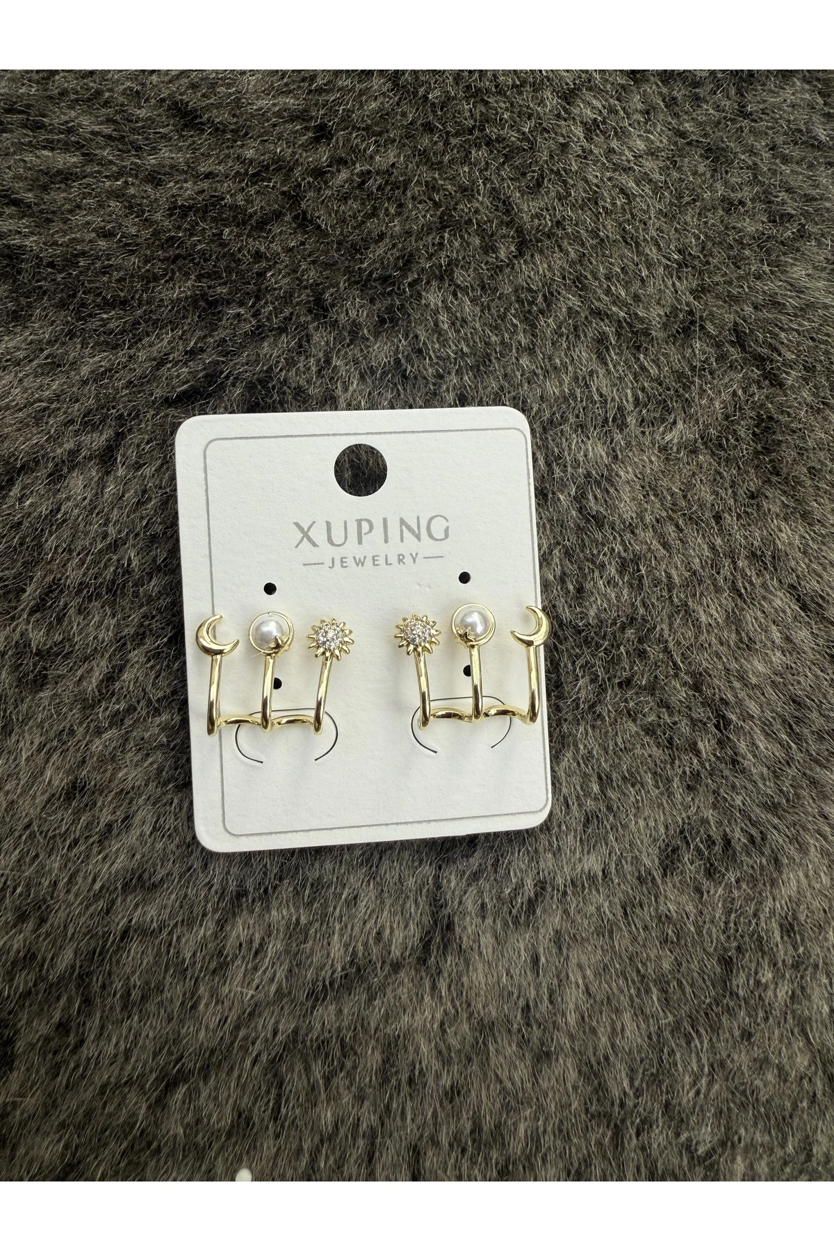 Ay, Güneş ve İnci Detaylı Altın Küpe – Zarif ve Işıltılı Tasarım