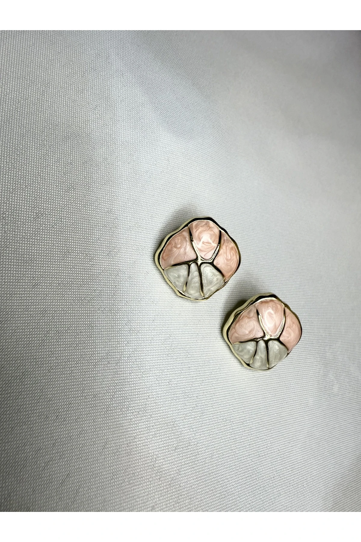 Pembe & Gri Mozaik Desenli Gold Detaylı Küpe