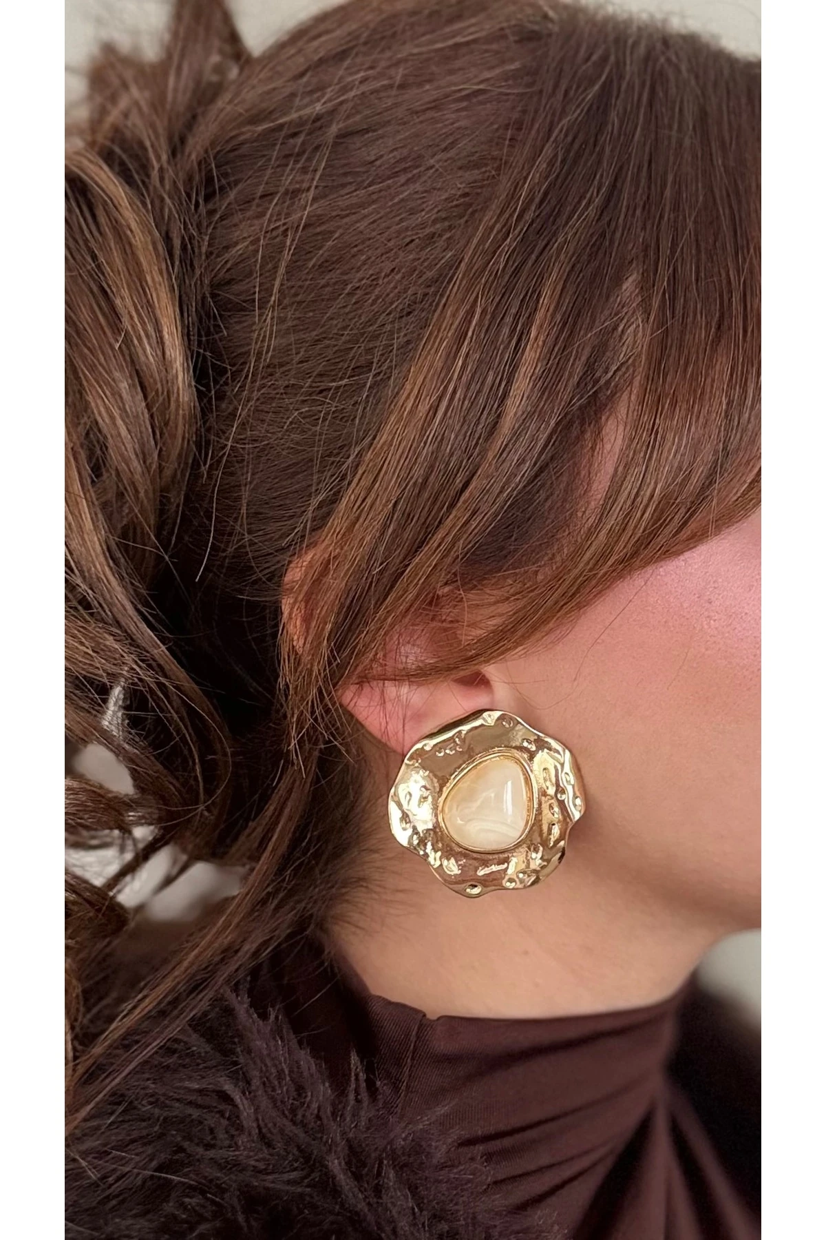 Krem Taşlı, Gold Kaplama Organik Form Küpe