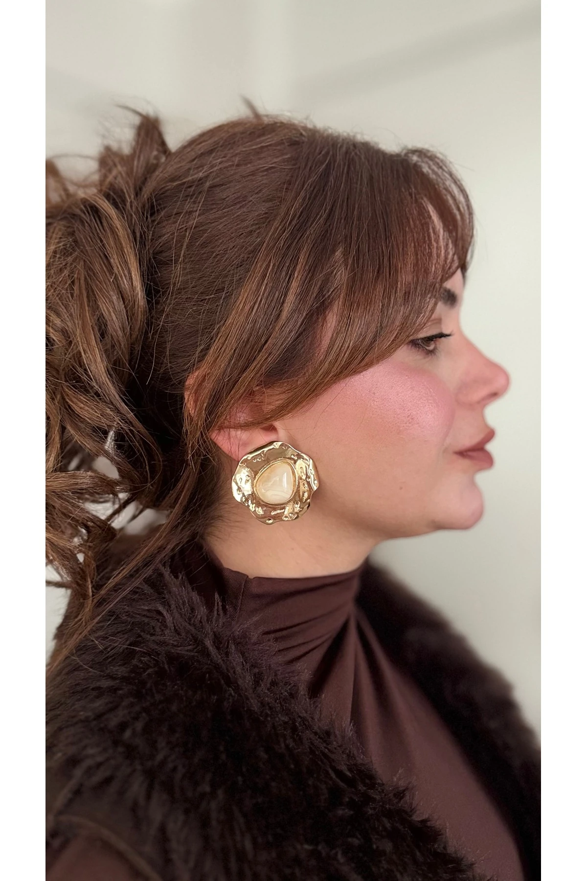 Krem Taşlı, Gold Kaplama Organik Form Küpe