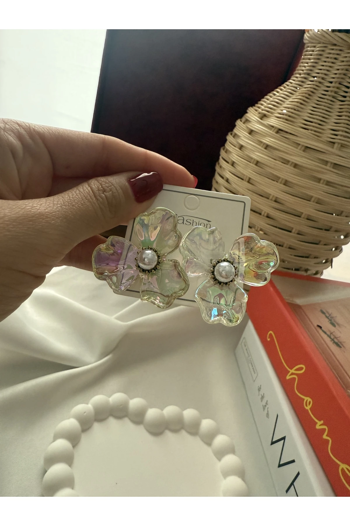 İnci Detaylı Işıltılı Çiçek Tasarım Küpe