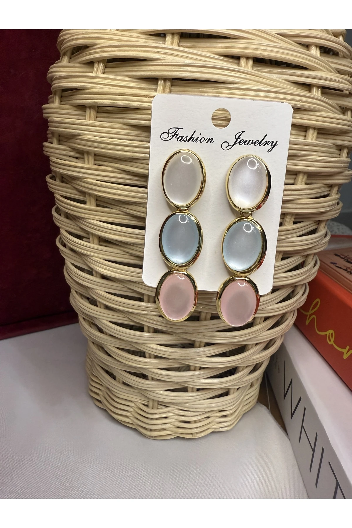 Pastel Renk Taşlı Zarif Küpe – Gold Detaylı