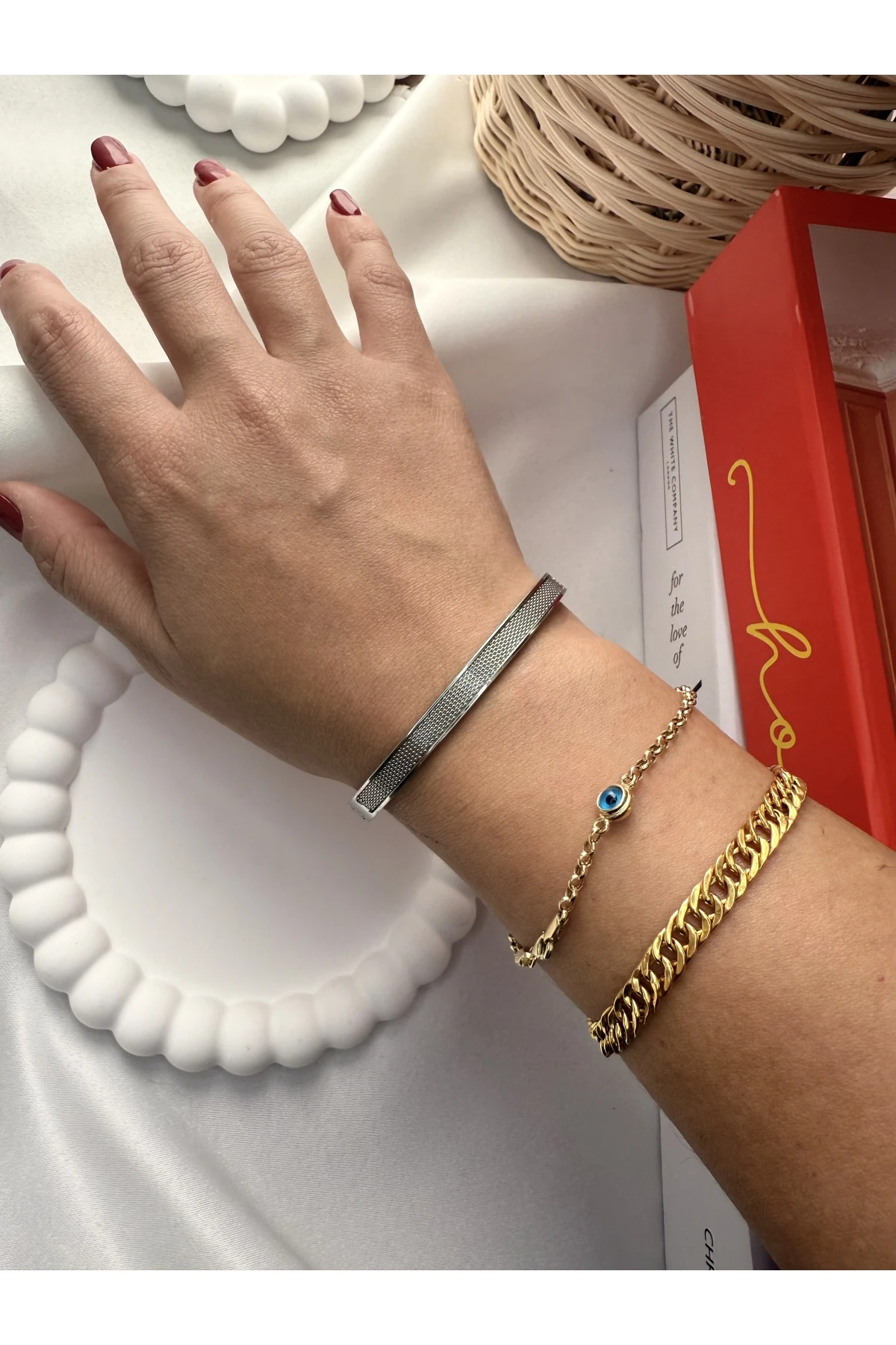 Çelik Kelepçe Bileklik – Modern ve Şık Tasarım