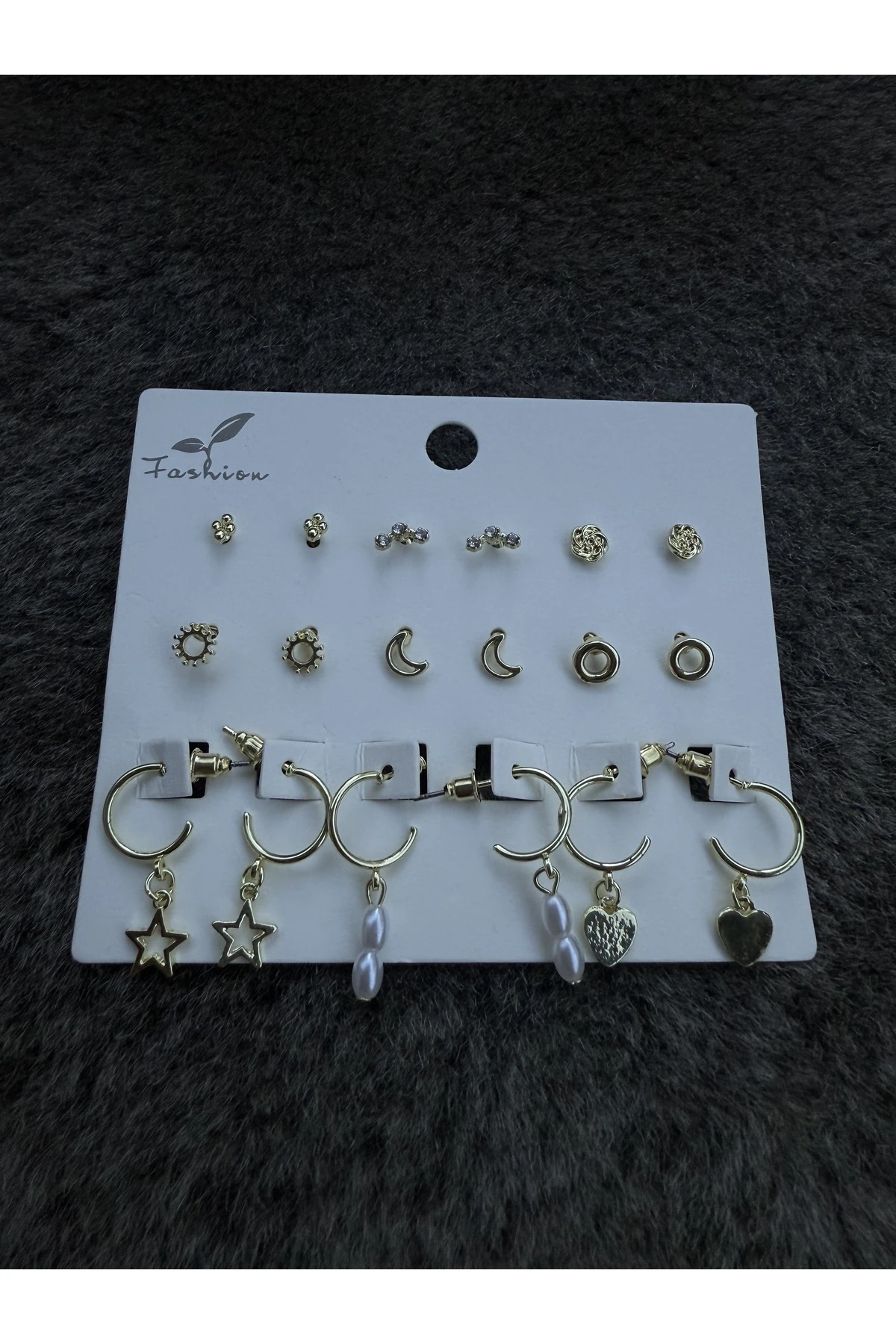 Altın Renk 9’lu Minimal Küpe Seti – Kalp, Ay, Yıldız ve İnci Detaylı