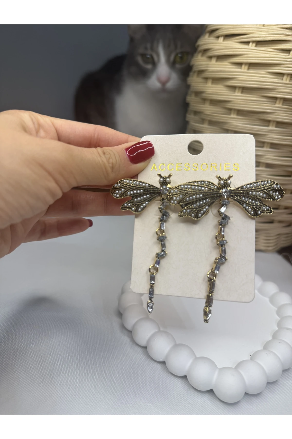 Altın Renk Taş ve İnci Detaylı Yusufçuk Küpe