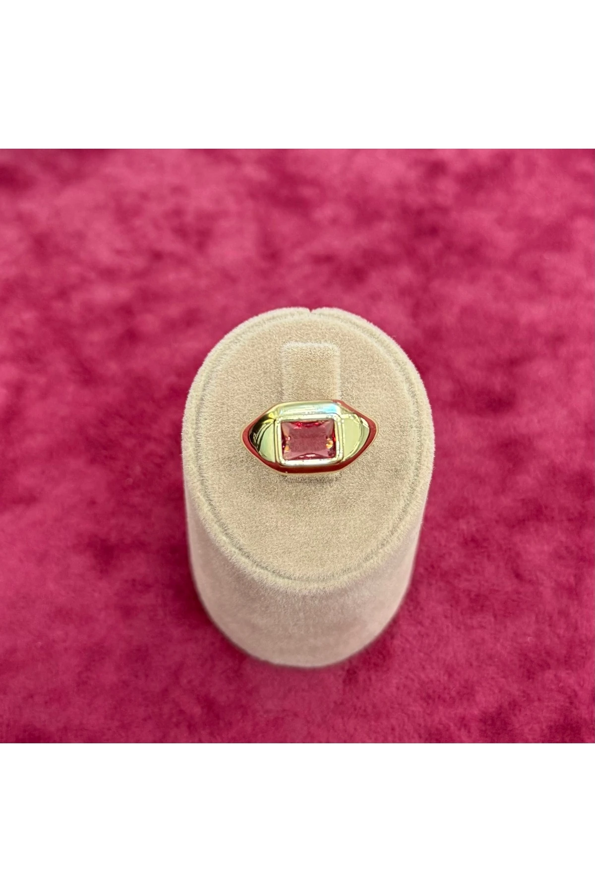 Kadın Çelik Kırmızı Taşlı Dikdörtgen Ayarlanabilir Yüzük – Zarif ve Şık Tasarım