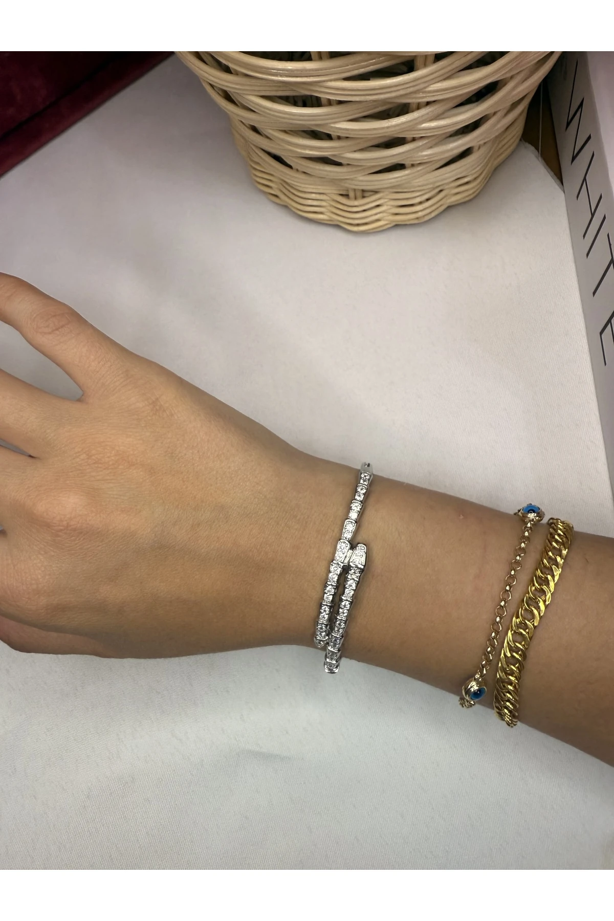 Zarif Taş Detaylı Çelik Bileklik – Gümüş Renk