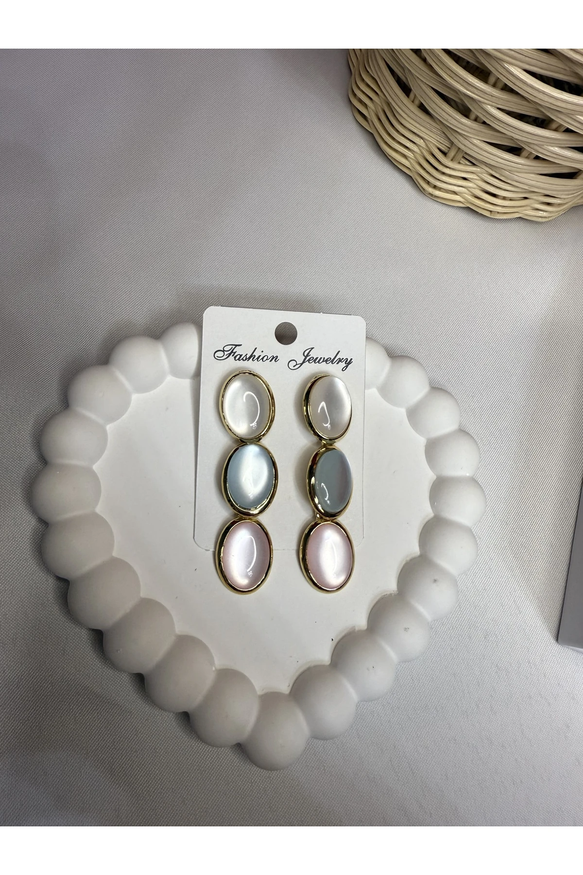 Pastel Renk Taşlı Zarif Küpe – Gold Detaylı