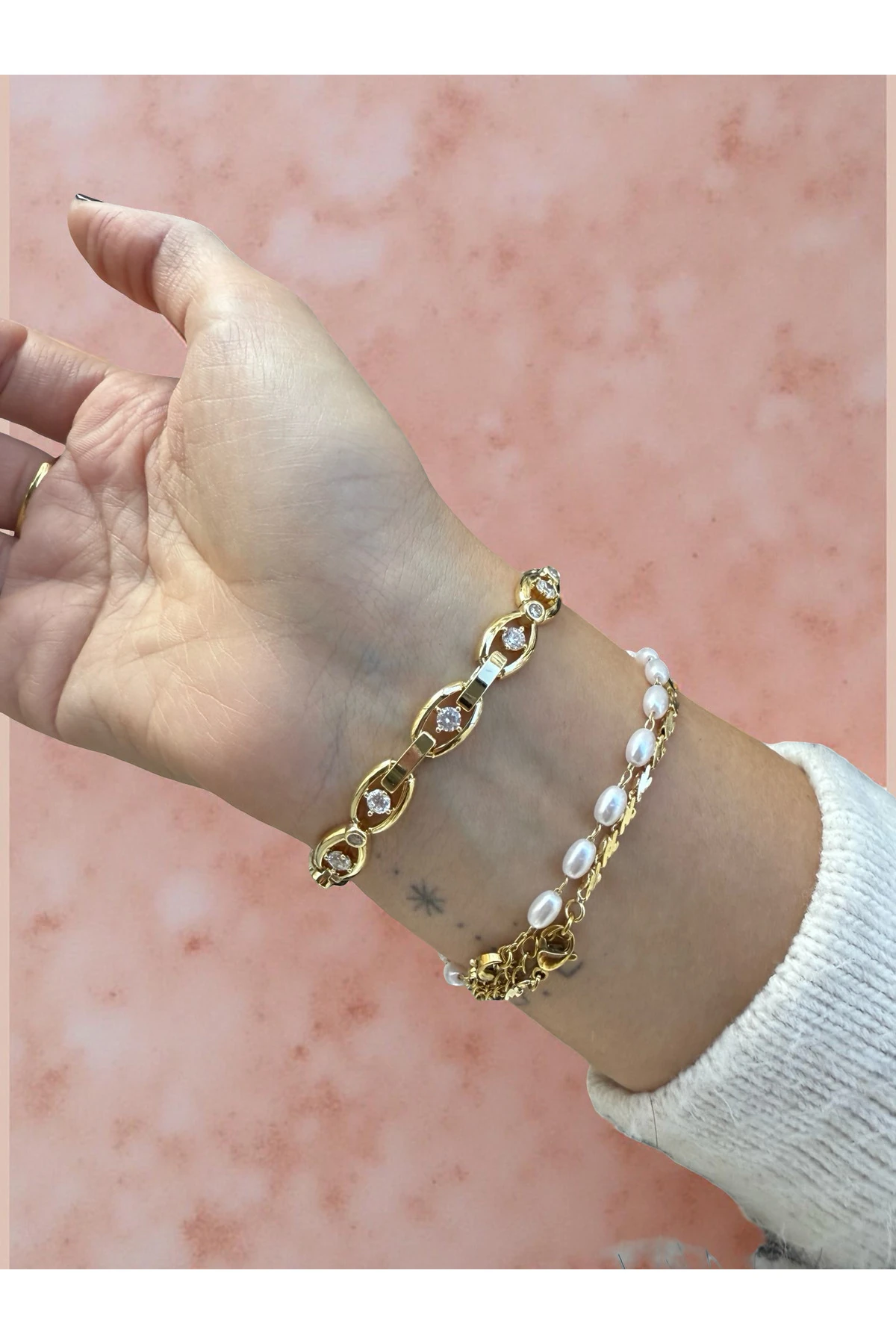 Zarif Taş Detaylı Altın Renk Bileklik