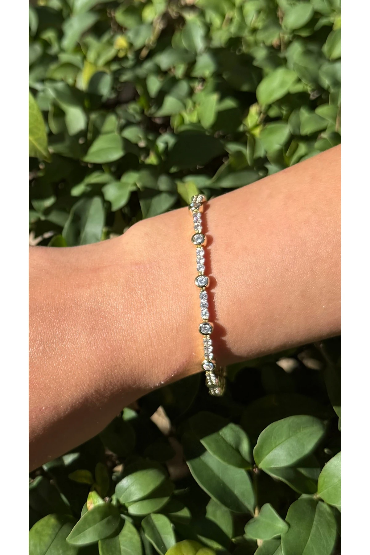 Kadın Çelik Taş Detaylı Gold Zarif Bileklik