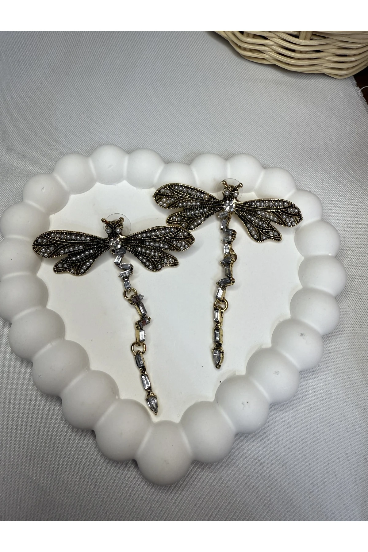 Altın Renk Taş ve İnci Detaylı Yusufçuk Küpe