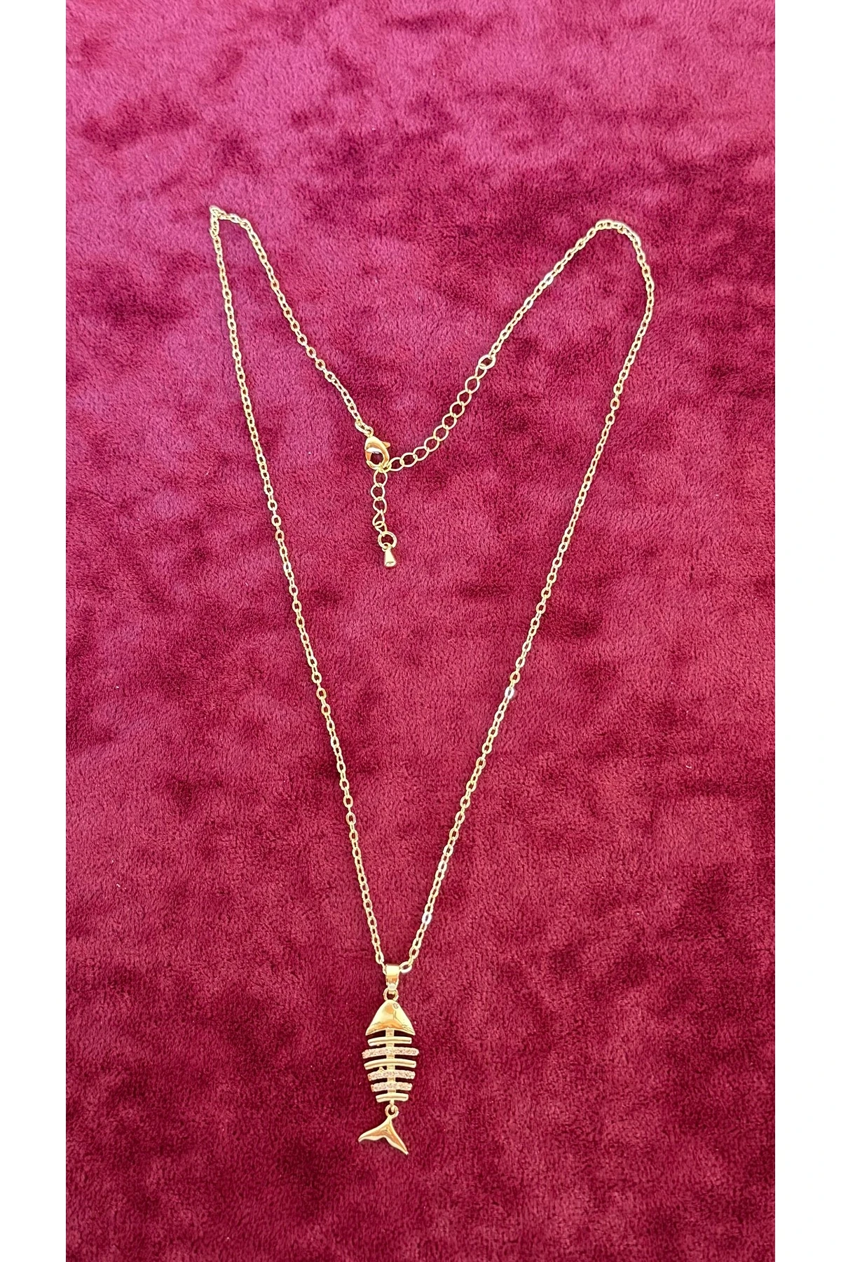 Kadın Çelik Balık Figürlü Kolye – Altın Renk, Suya Dayanıklı, Paslanmaz