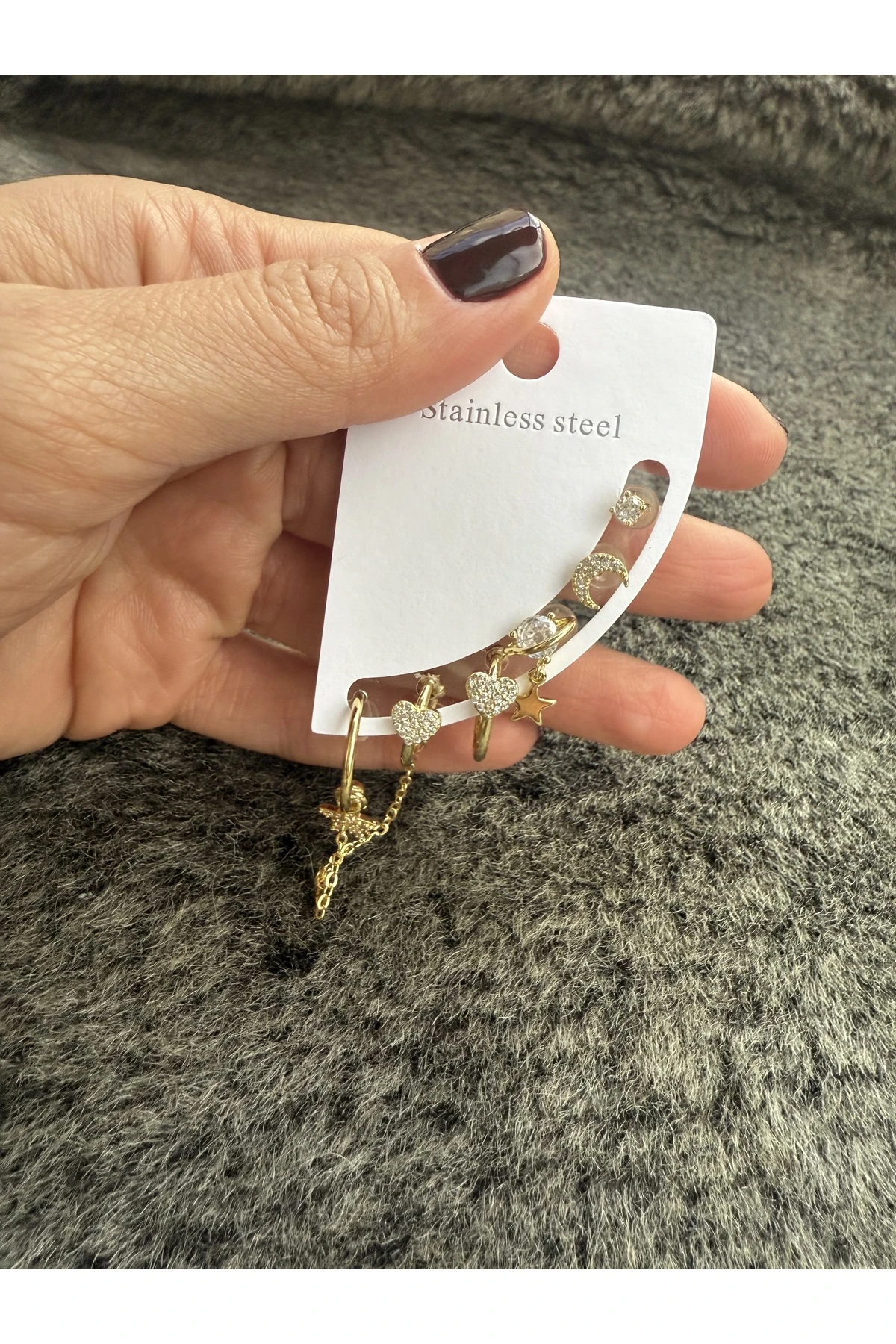 Çelik Altın Çoklu Küpe Seti – Kalp, Yıldız ve Taş Detaylı Zarif Tasarım