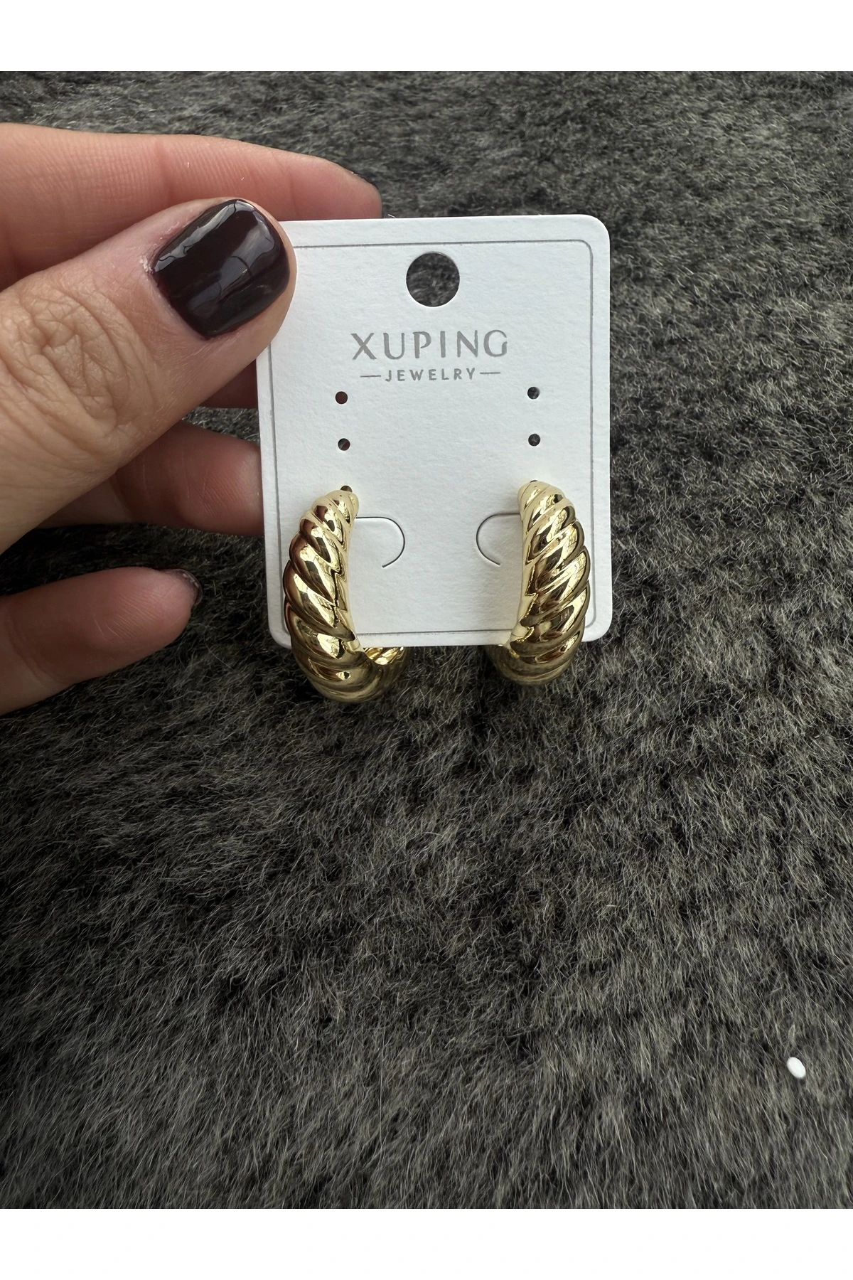 Kalın Dokulu Altın Halka Küpe – Klasik ve Şık Tasarım