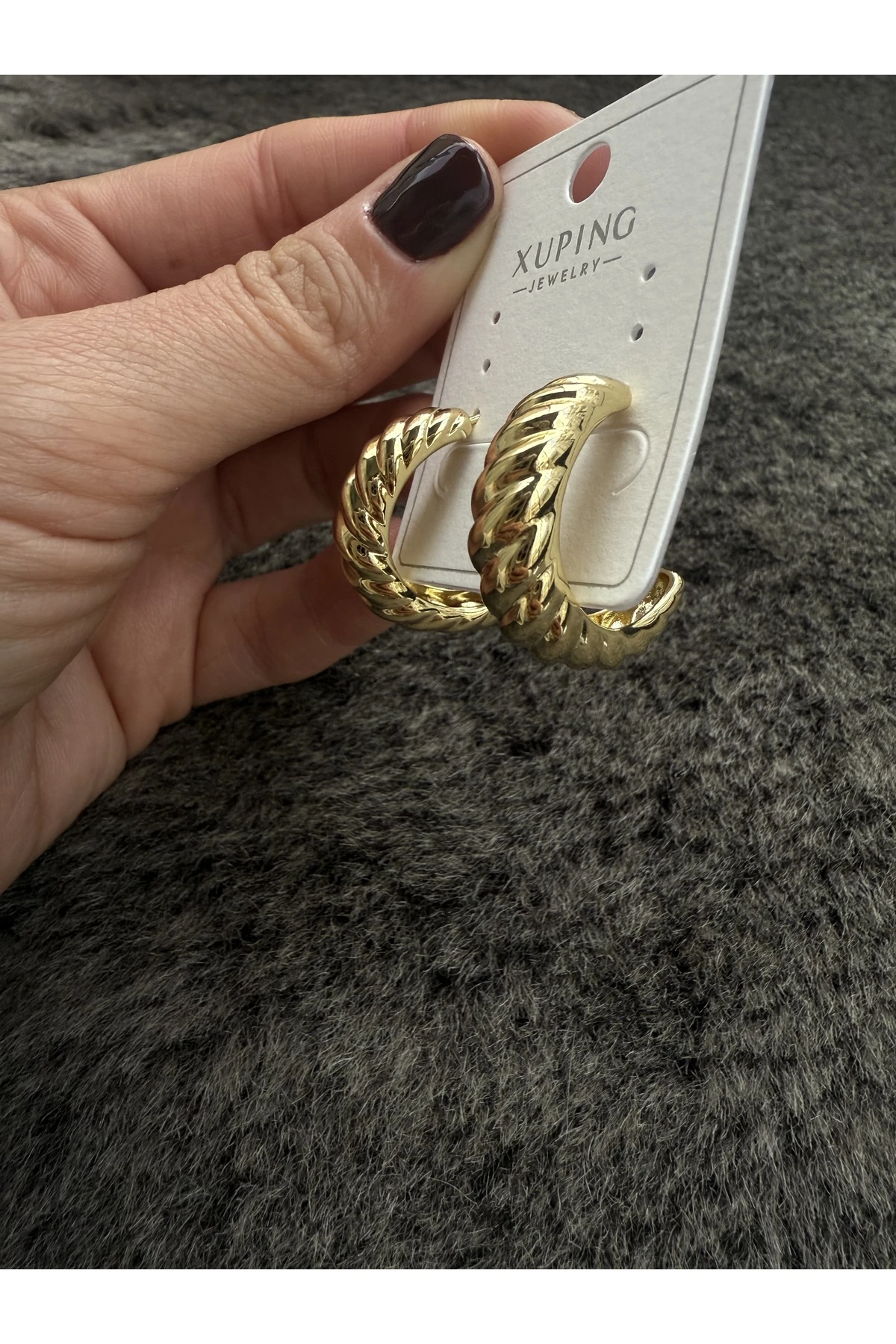 Kalın Dokulu Altın Halka Küpe – Klasik ve Şık Tasarım