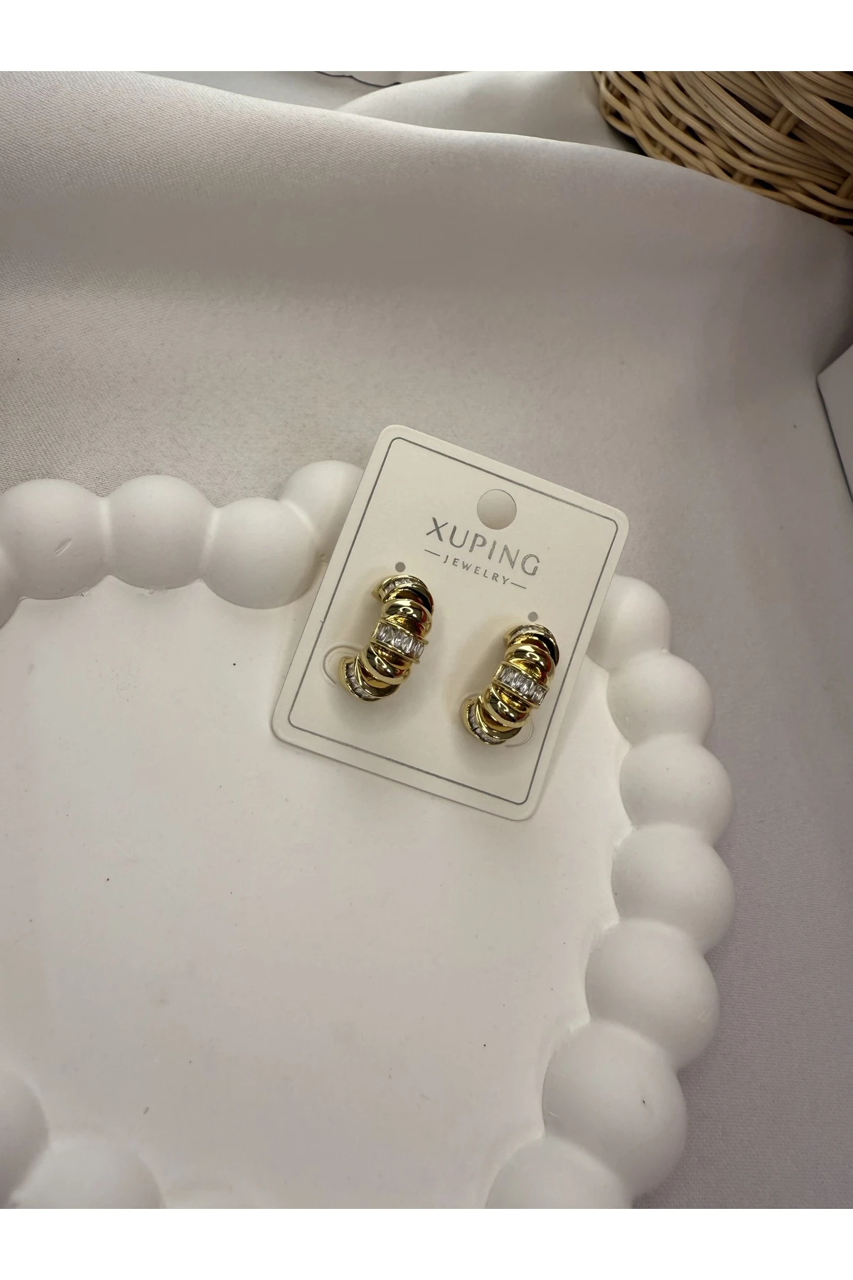 Altın Renk Taş Detaylı Halka Form Kadın Küpe