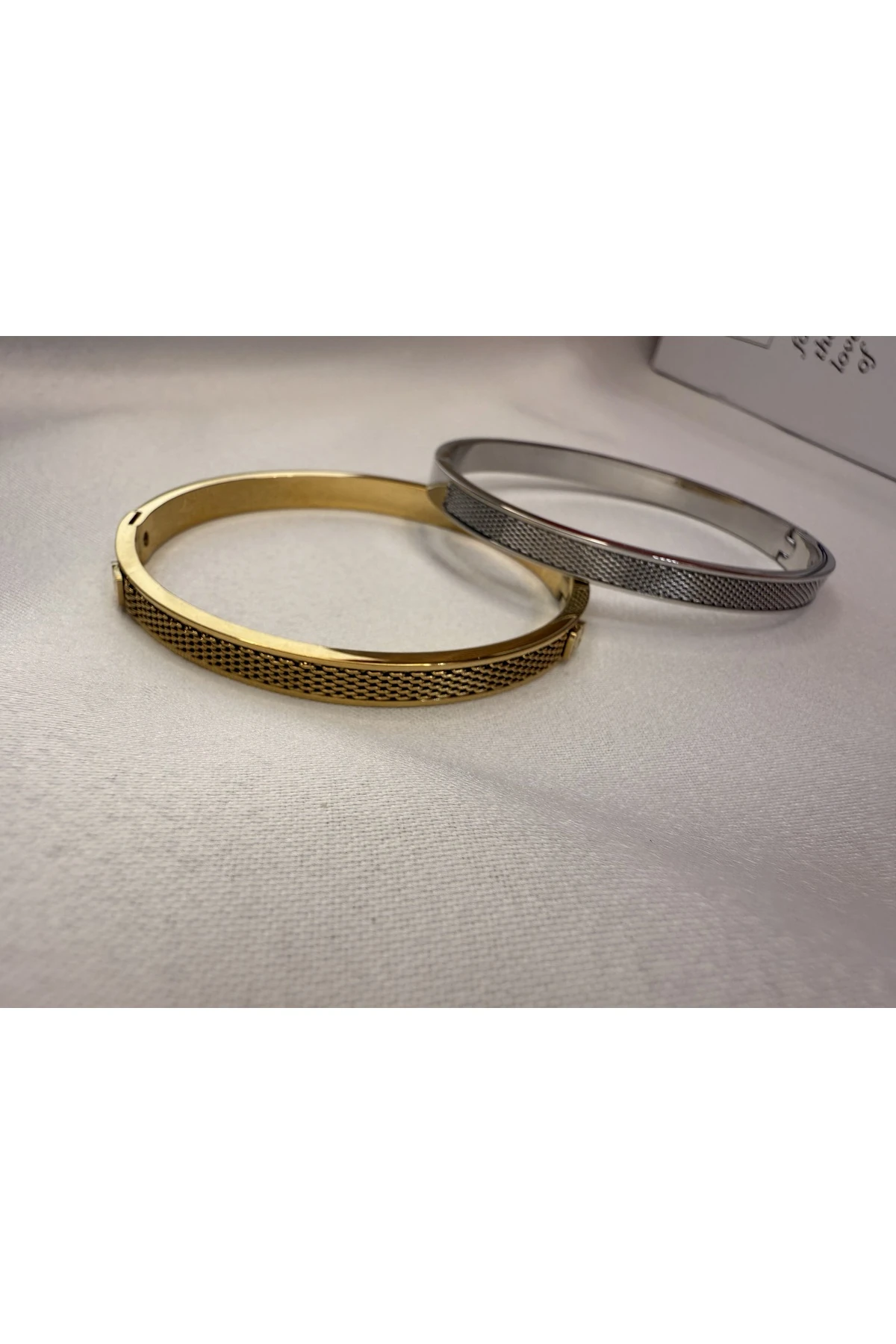 Altın Renk Çelik Örgü Desenli Bilezik