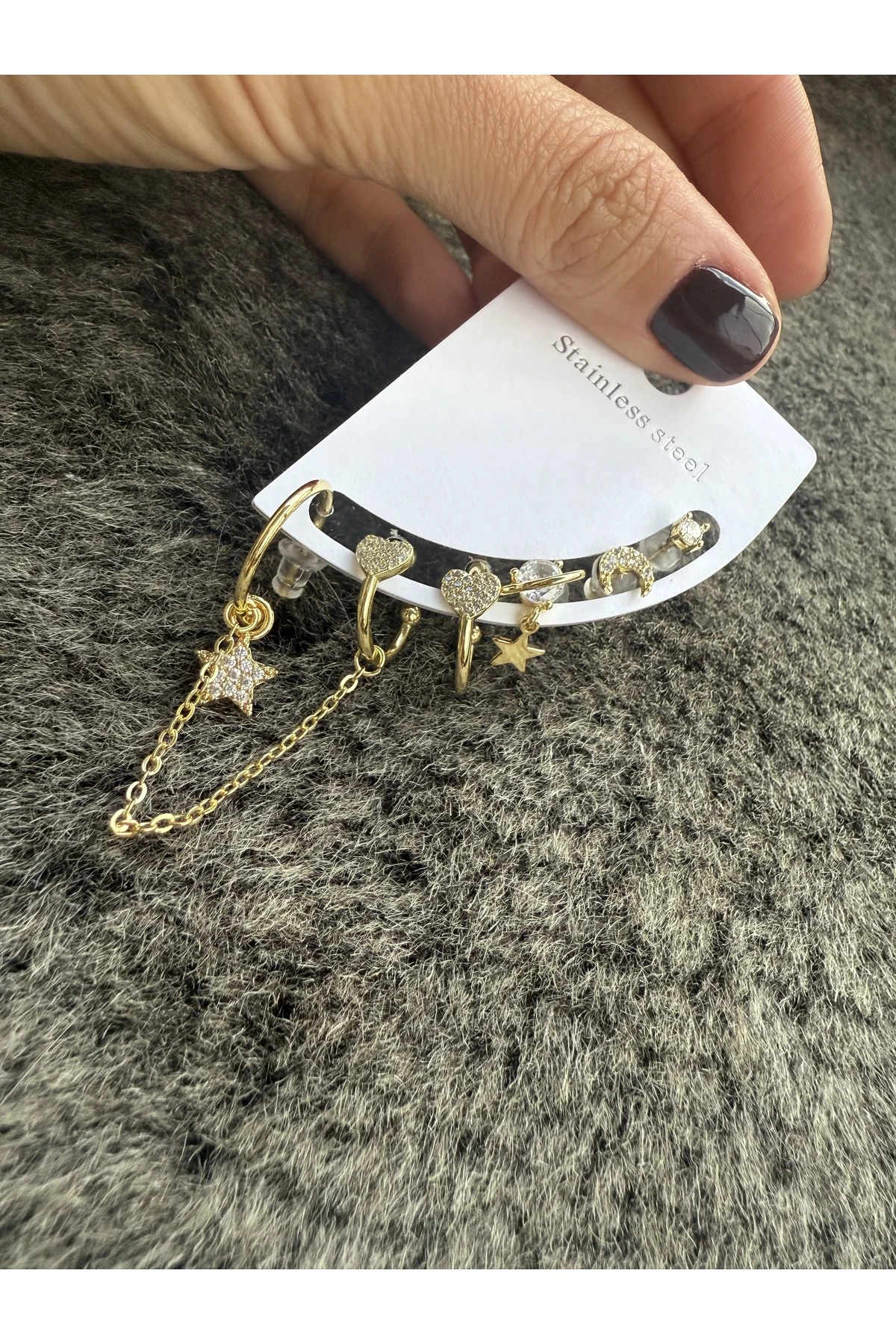 Çelik Altın Çoklu Küpe Seti – Kalp, Yıldız ve Taş Detaylı Zarif Tasarım