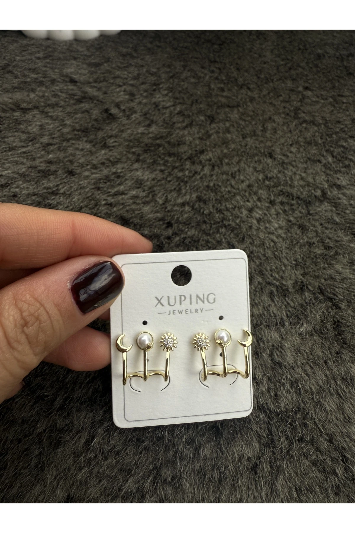 Ay, Güneş ve İnci Detaylı Altın Küpe – Zarif ve Işıltılı Tasarım