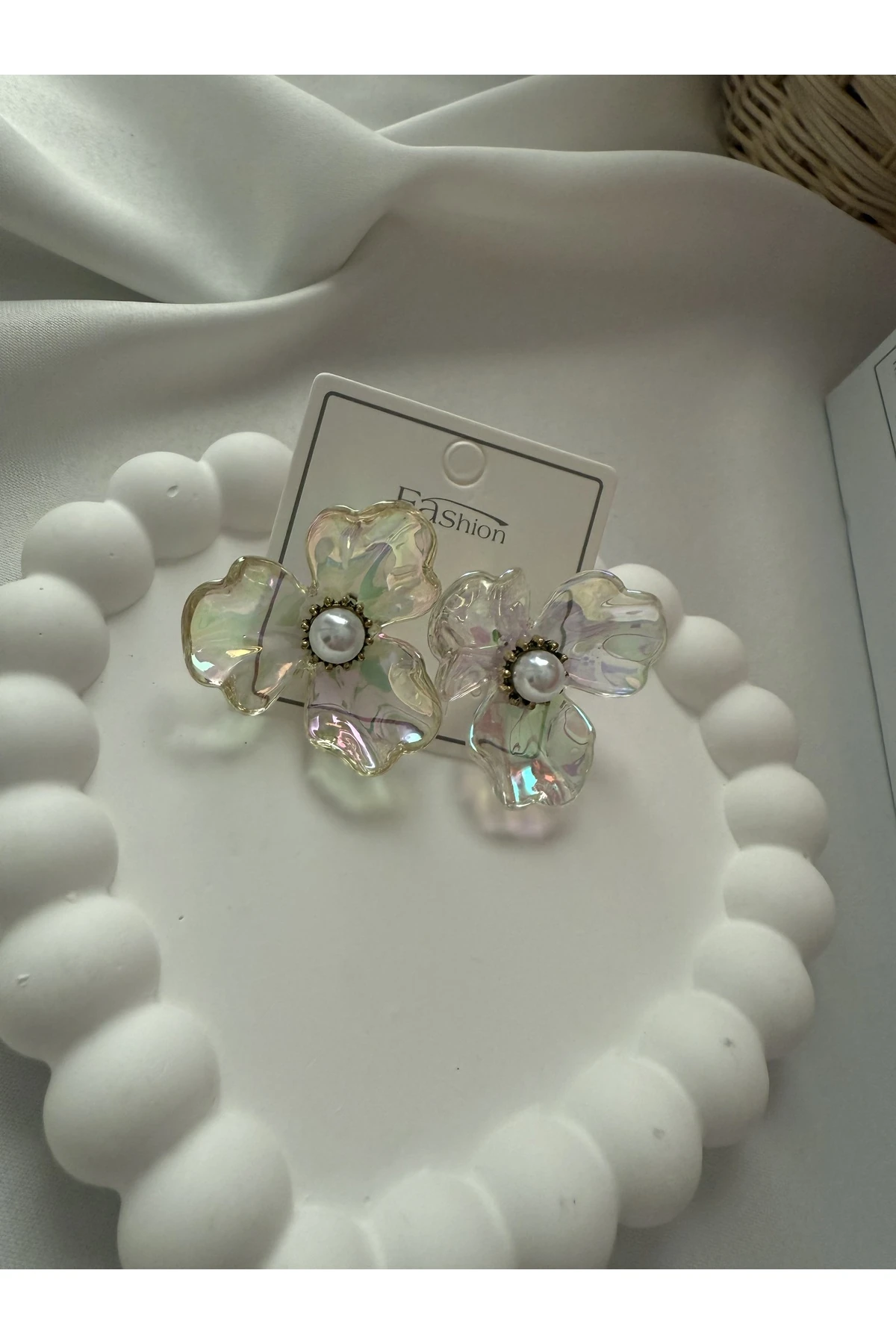 İnci Detaylı Işıltılı Çiçek Tasarım Küpe