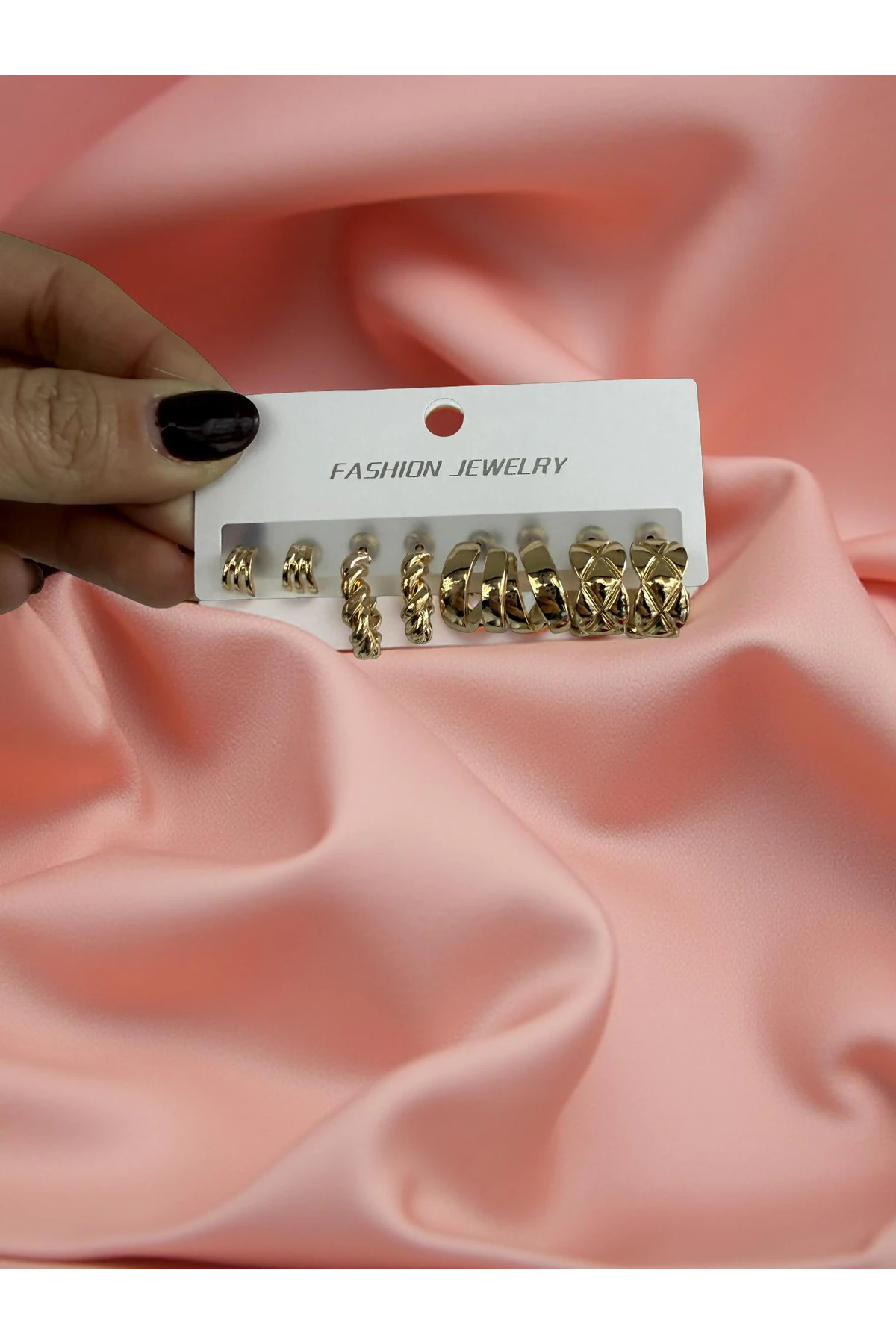 Altın Renk Halka Model 4’lü Küpe Seti