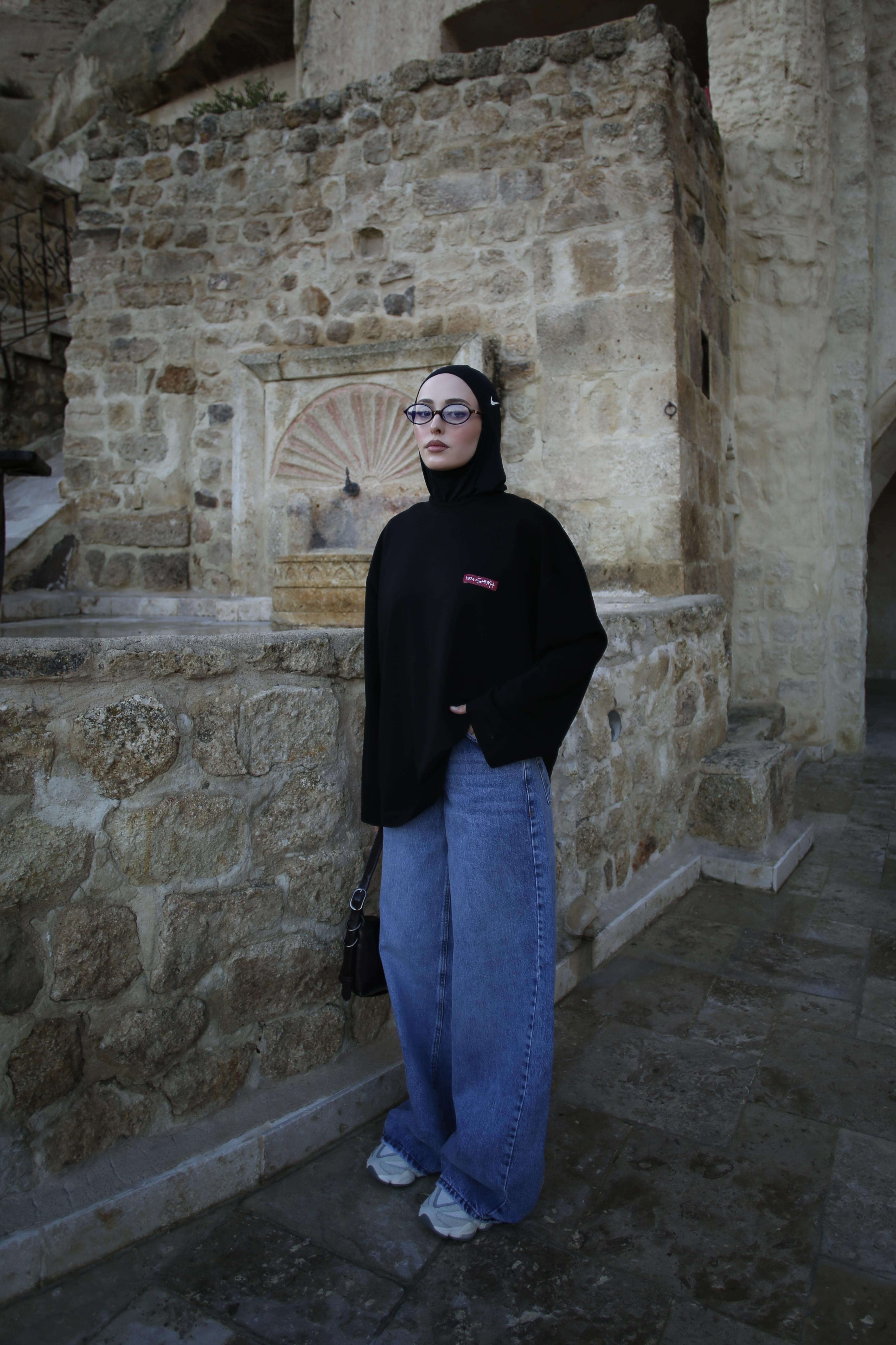 Etiket Baskılı Yazlık Sweatshirt Siyah