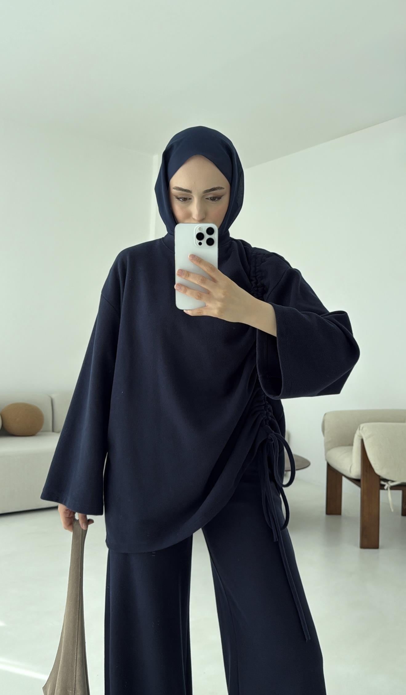 Bluzu Yandan Biyeli Takım Lacivert
