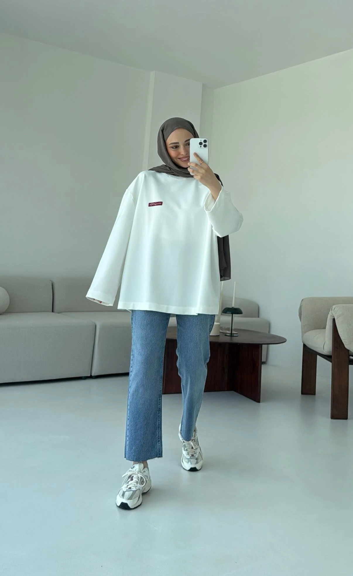 Etiket Baskılı  Sweatshirt Beyaz