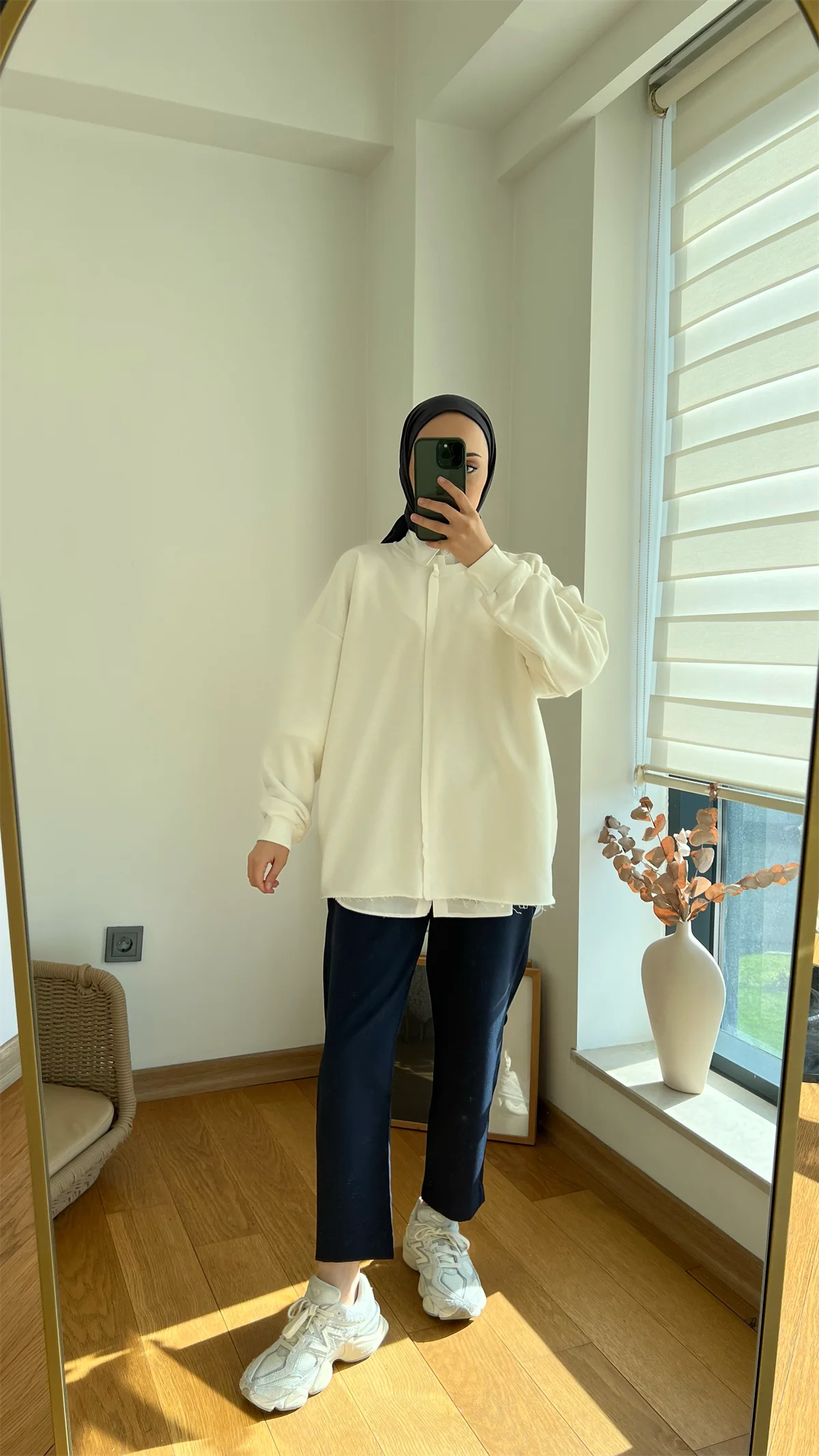 Altı Kesik Detaylı Sweatshirt Krem