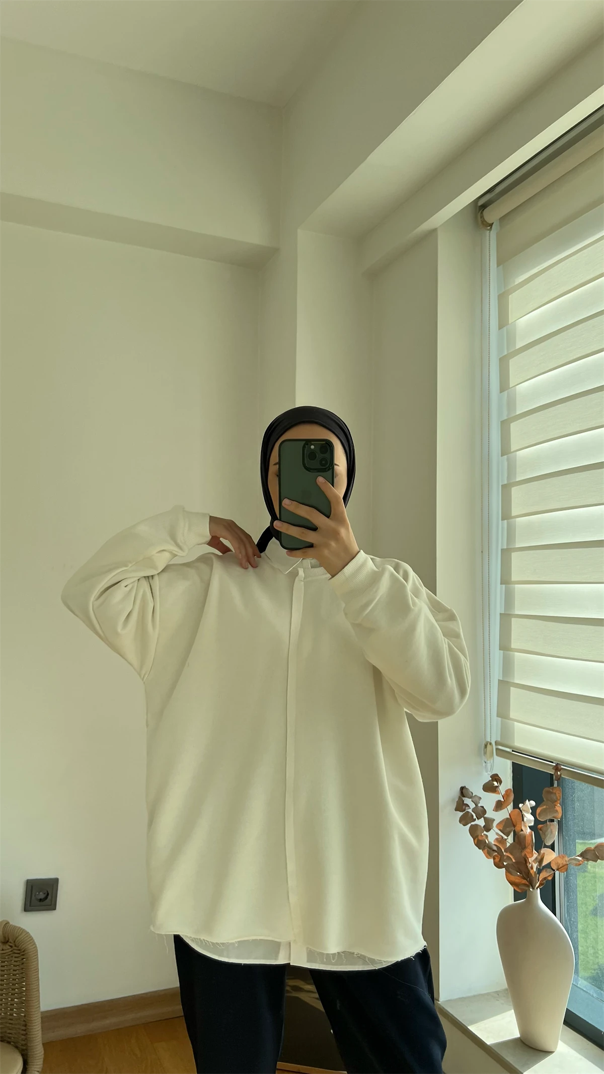 Altı Kesik Detaylı Sweatshirt Krem