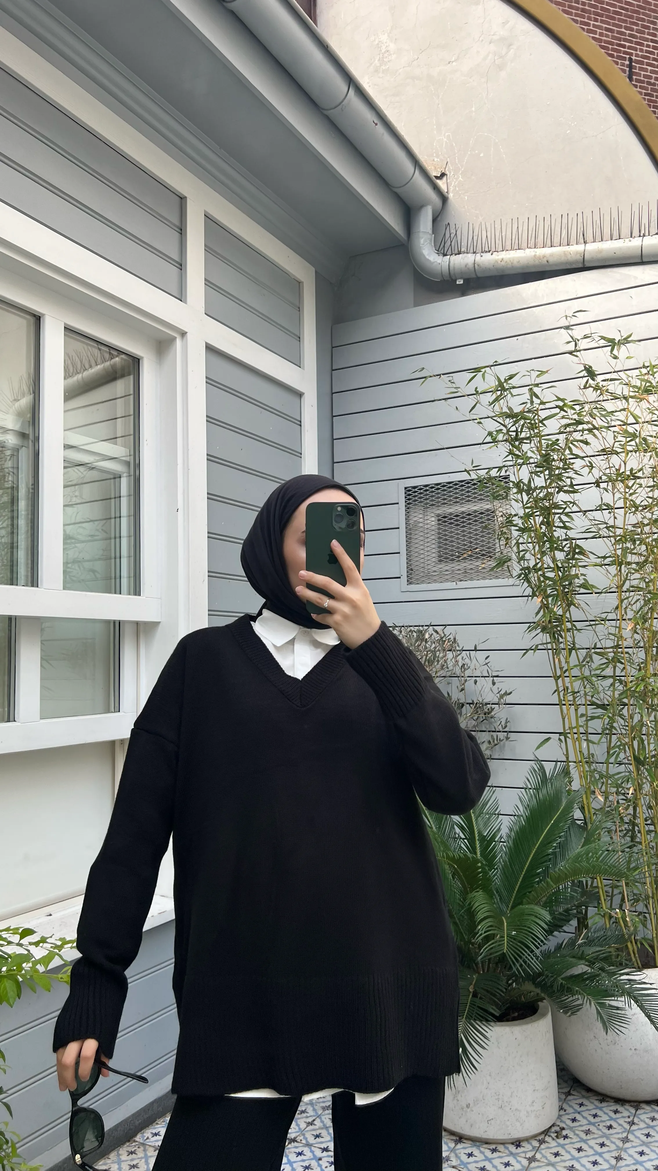 Siyah V Yaka Triko Kazak