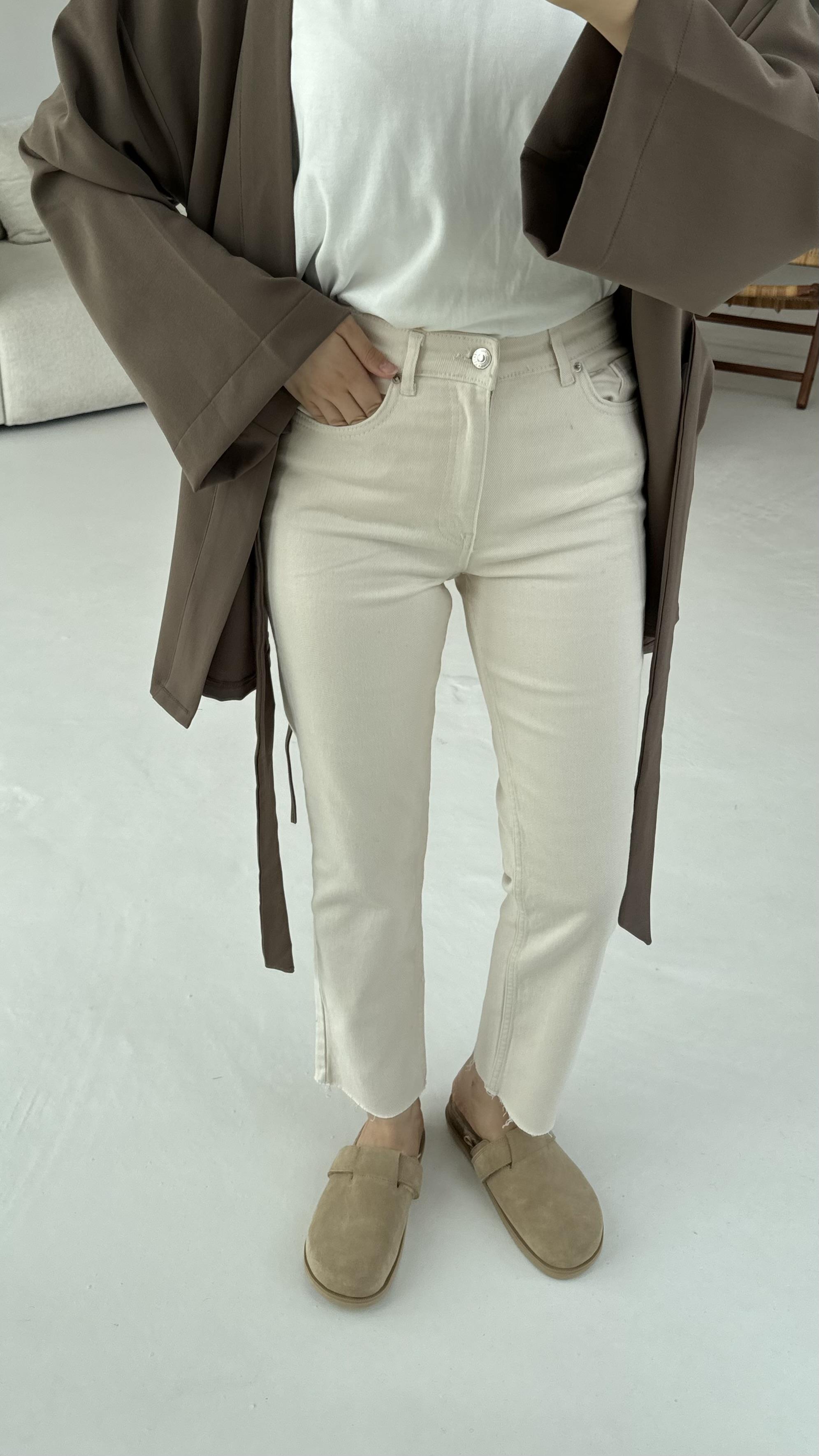 Bej Paçası Kesik Jean