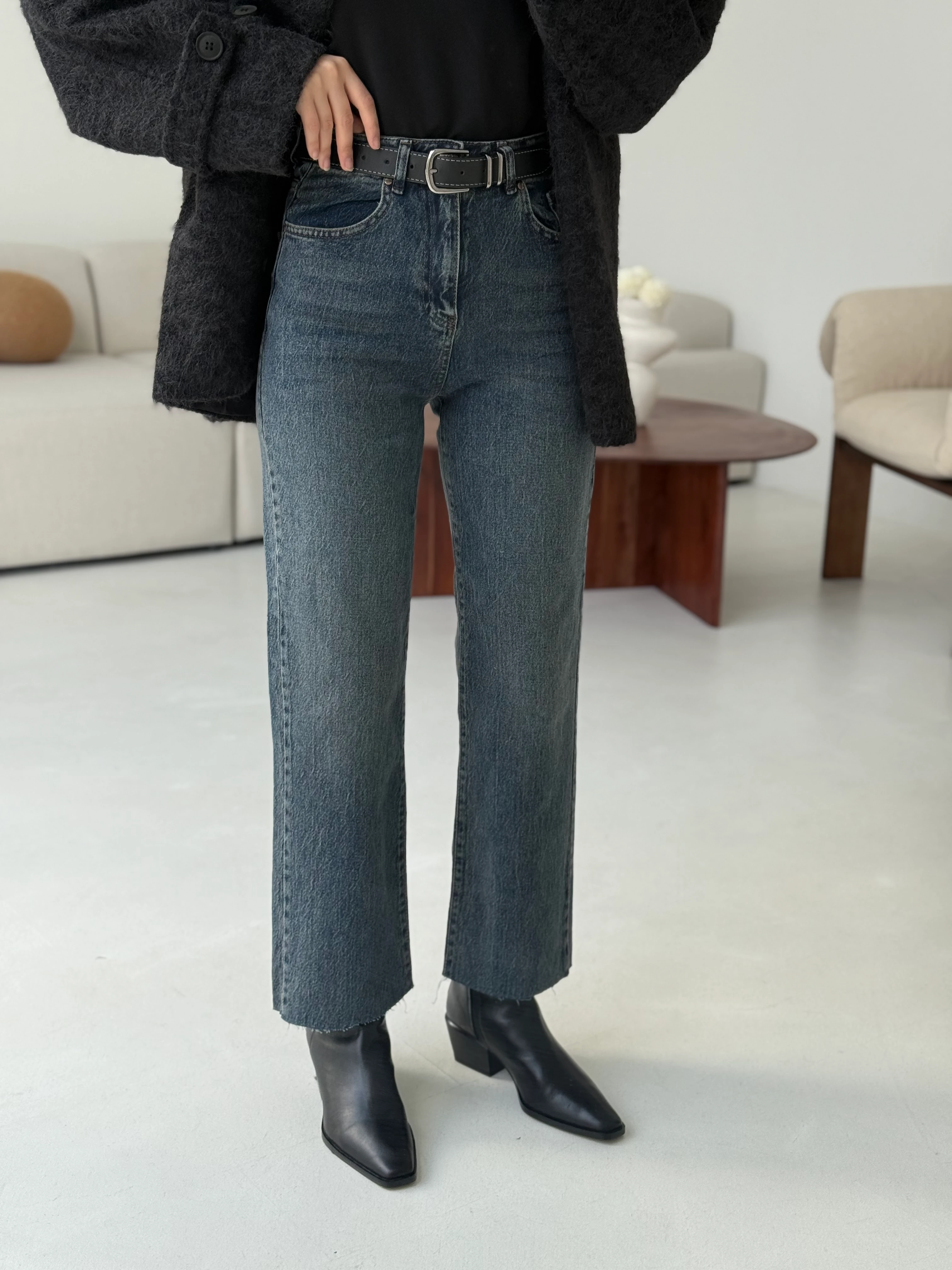 Premium Paçası Kesik Jean Siyah Kemerli 102