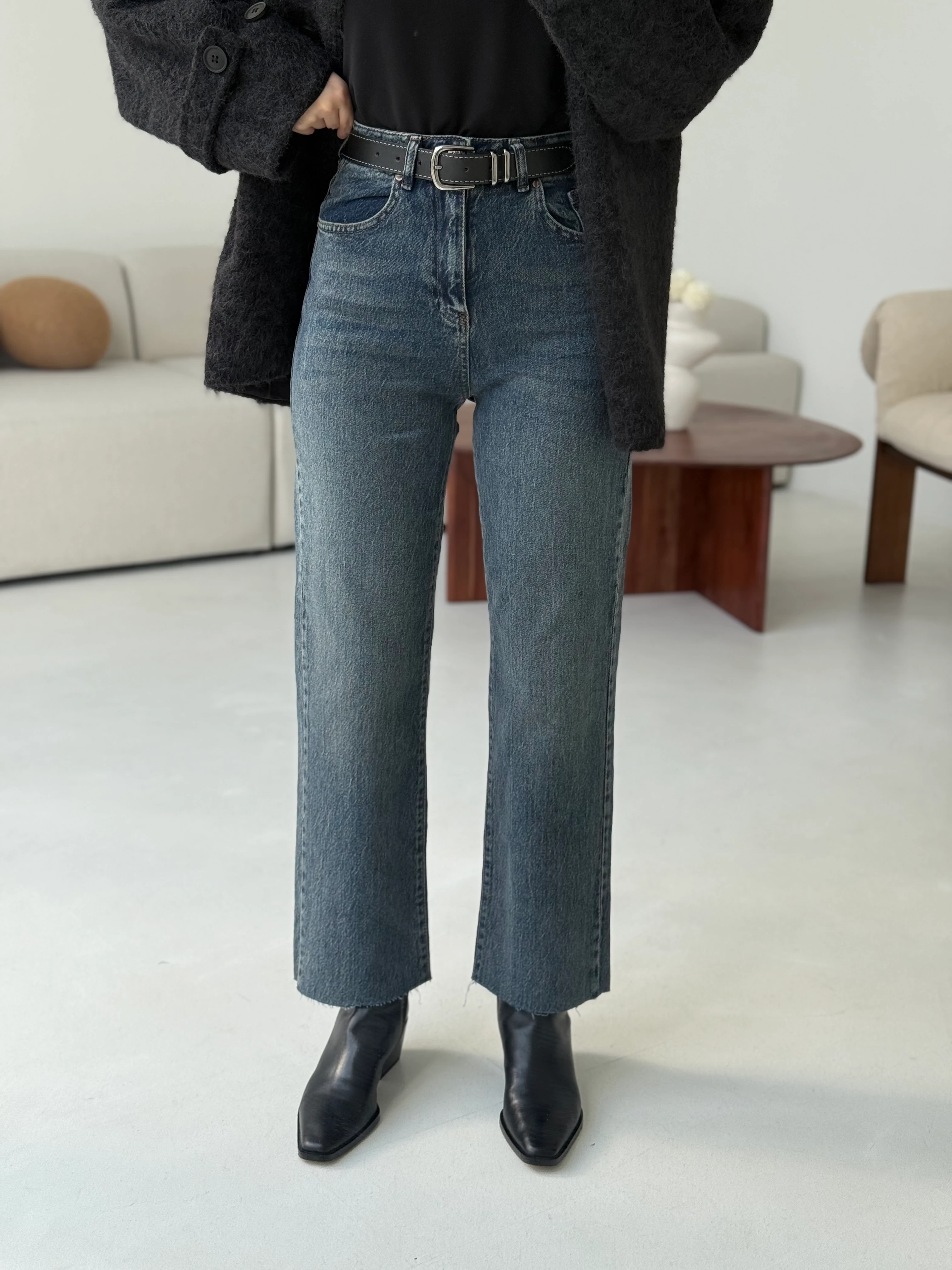 Premium Paçası Kesik Jean Siyah Kemerli 102