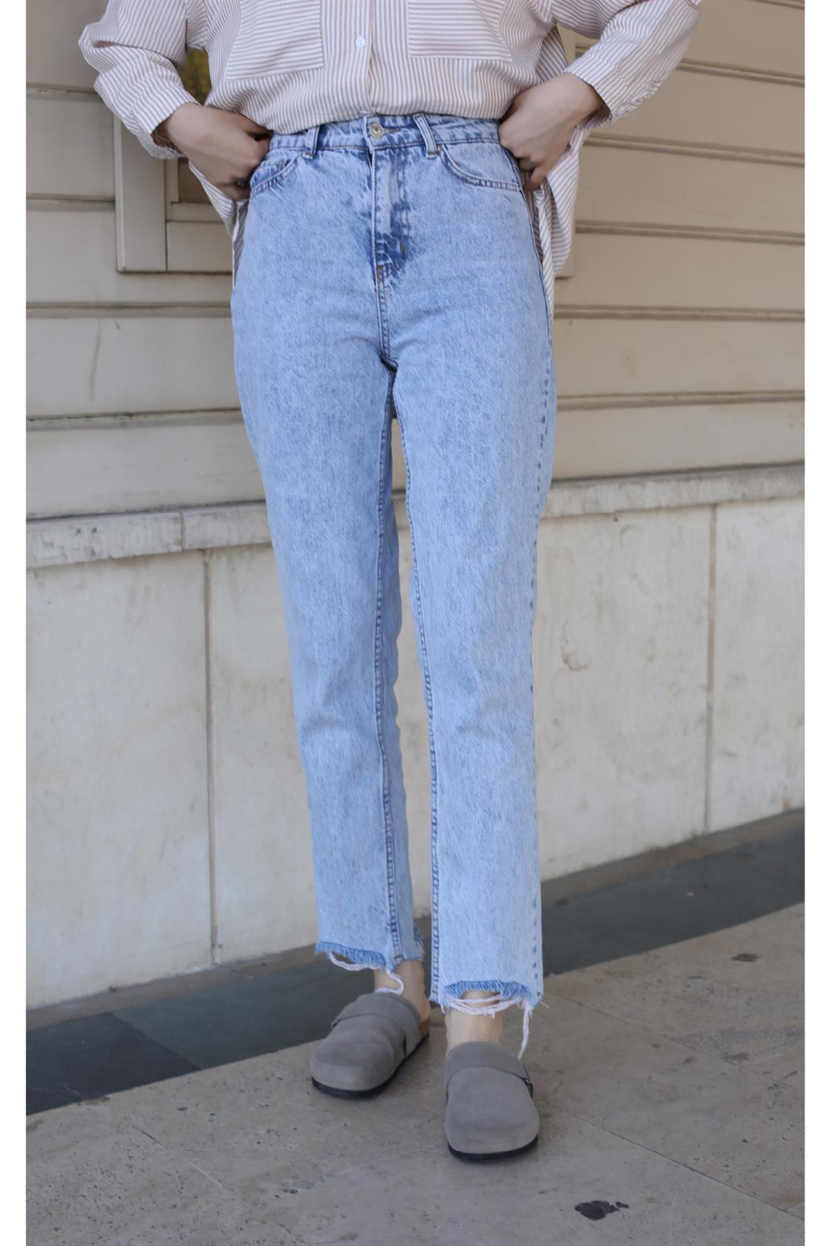 Mom Paça Kesik Detaylı Jean