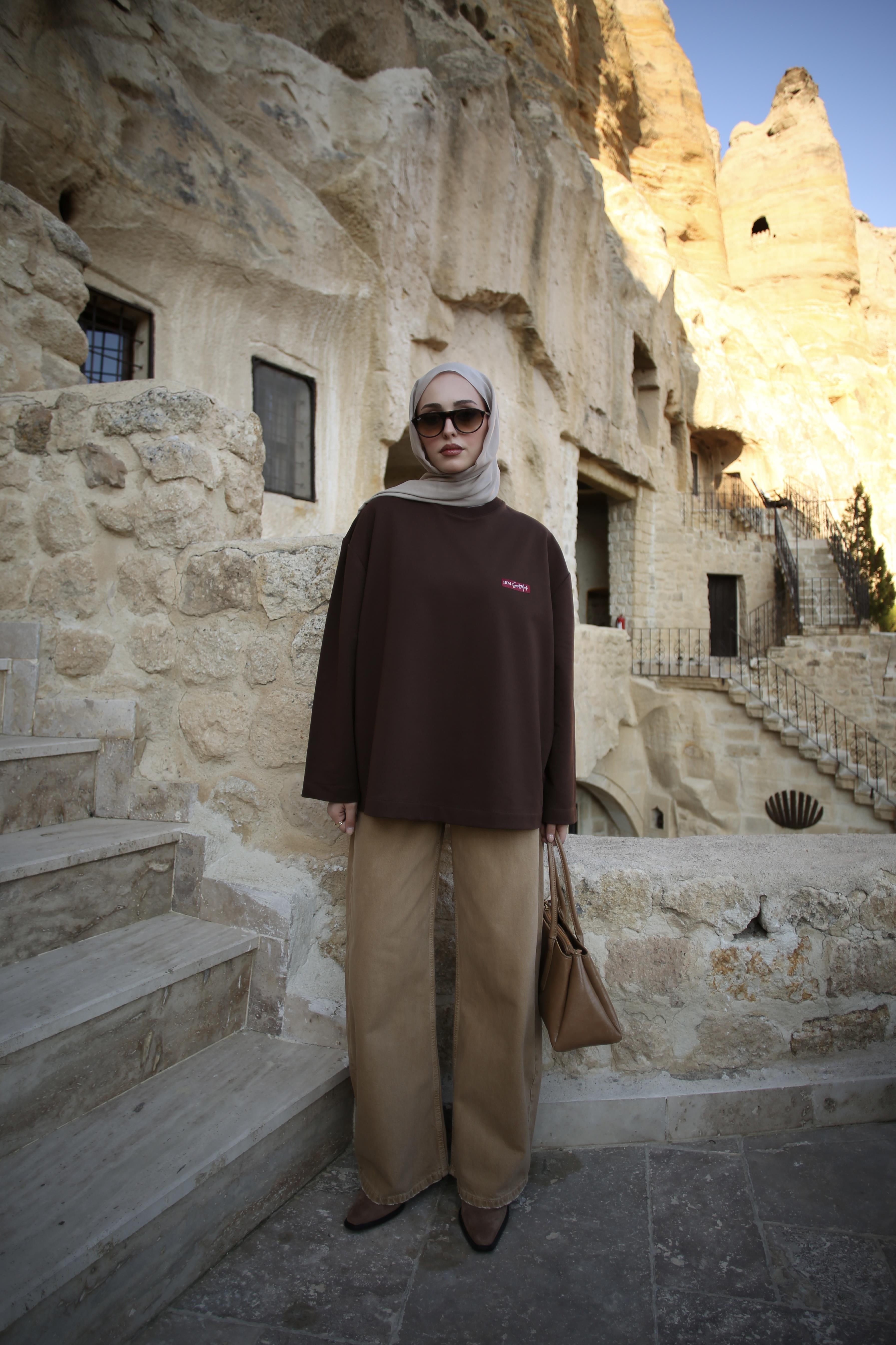 Etiket Baskılı Yazlık Sweatshirt Kahve