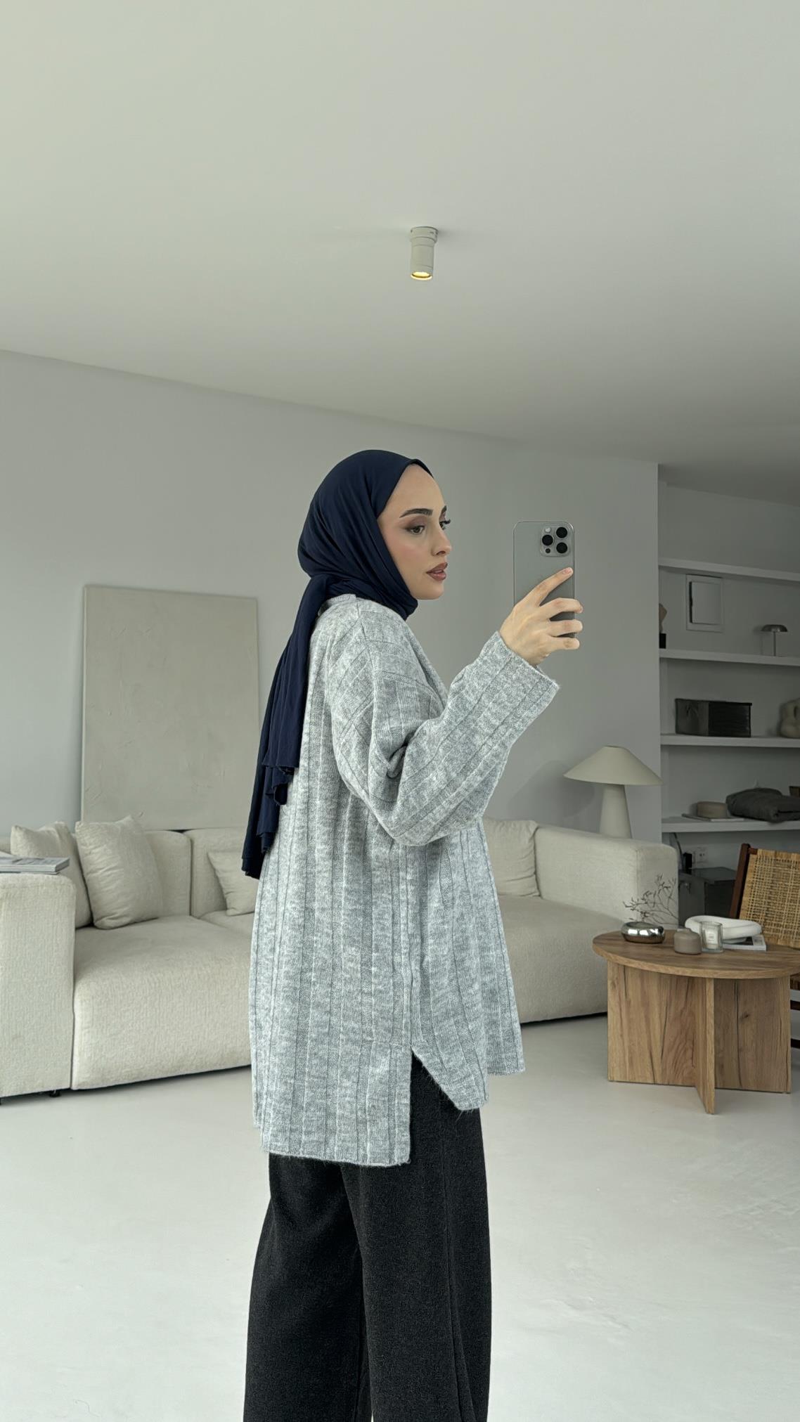 Yırtmaç Detaylı Triko Gri