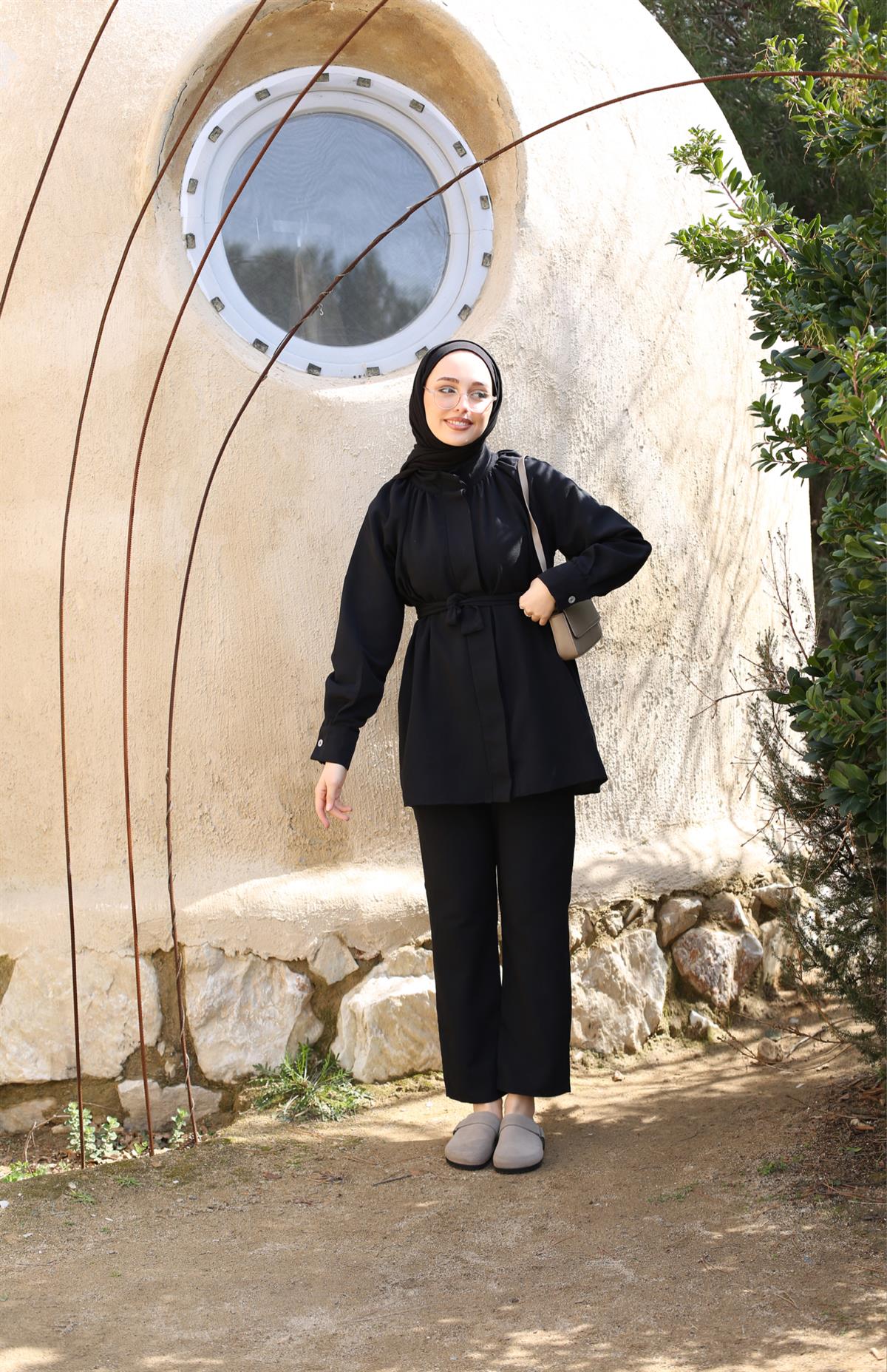 Siyah Seyyar Kemerli Takım