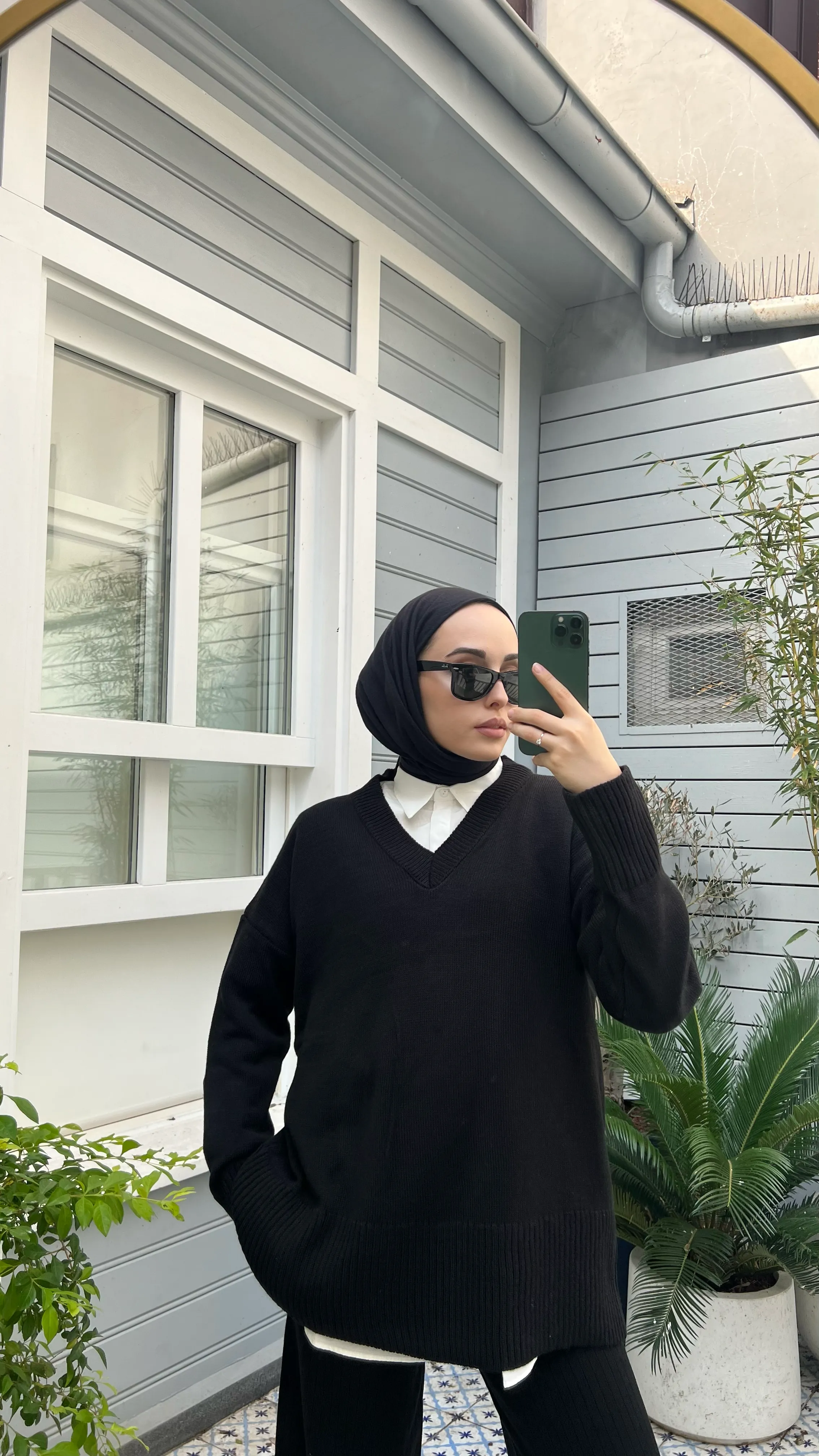 Siyah V Yaka Triko Kazak