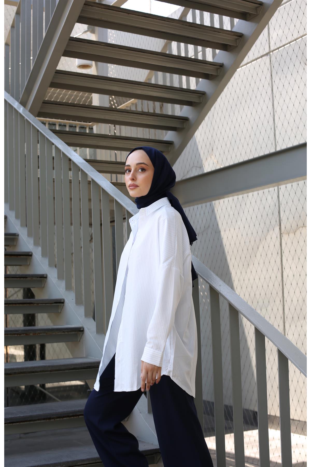 İnce Çizgili Mavi Gömlek