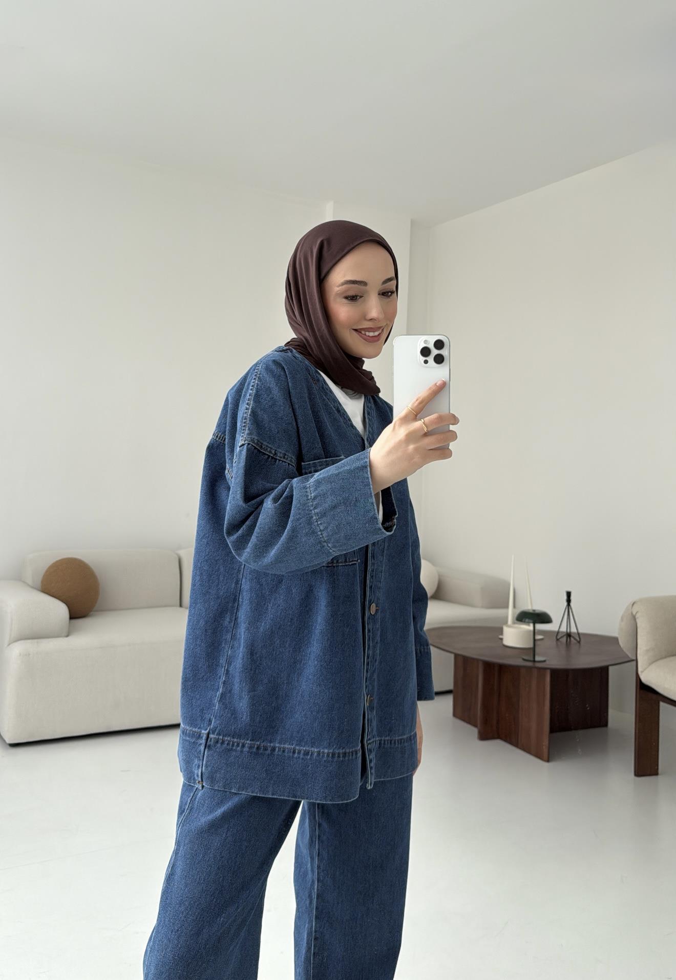 V Yaka Düğmeli Denim Takım