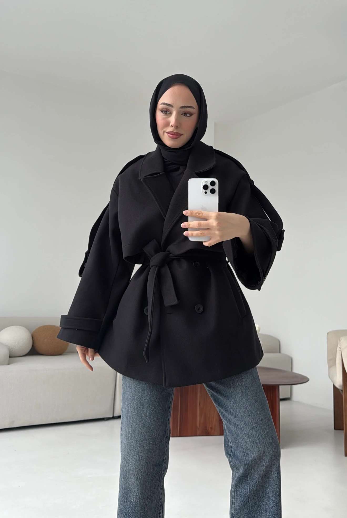 Siyah Düğmeli Kol Manşetli Kaşe Kaban 