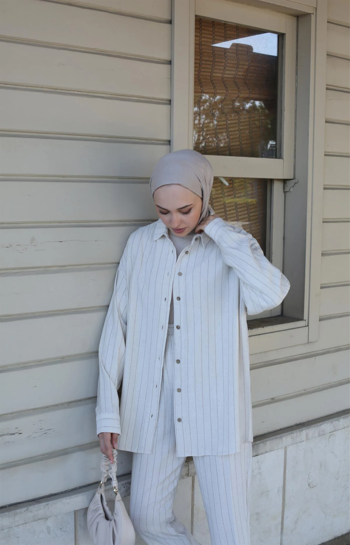 Keten Çizgili Gömlekli Takım Vizon