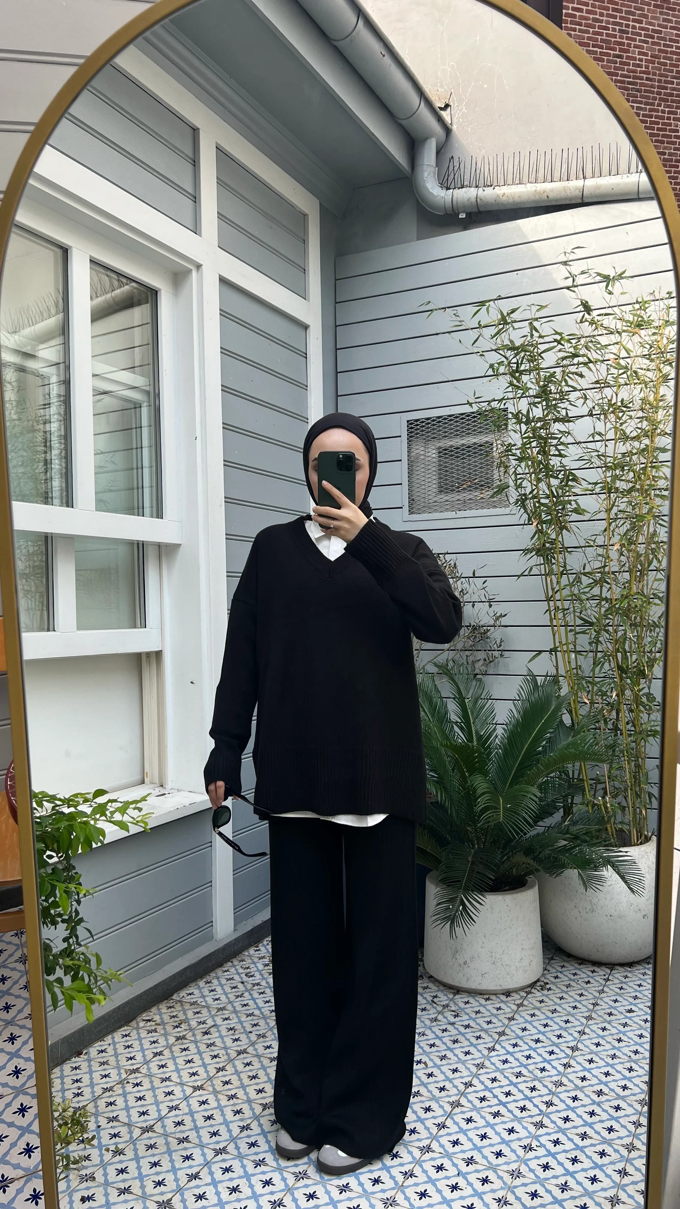 Siyah V Yaka Triko Kazak