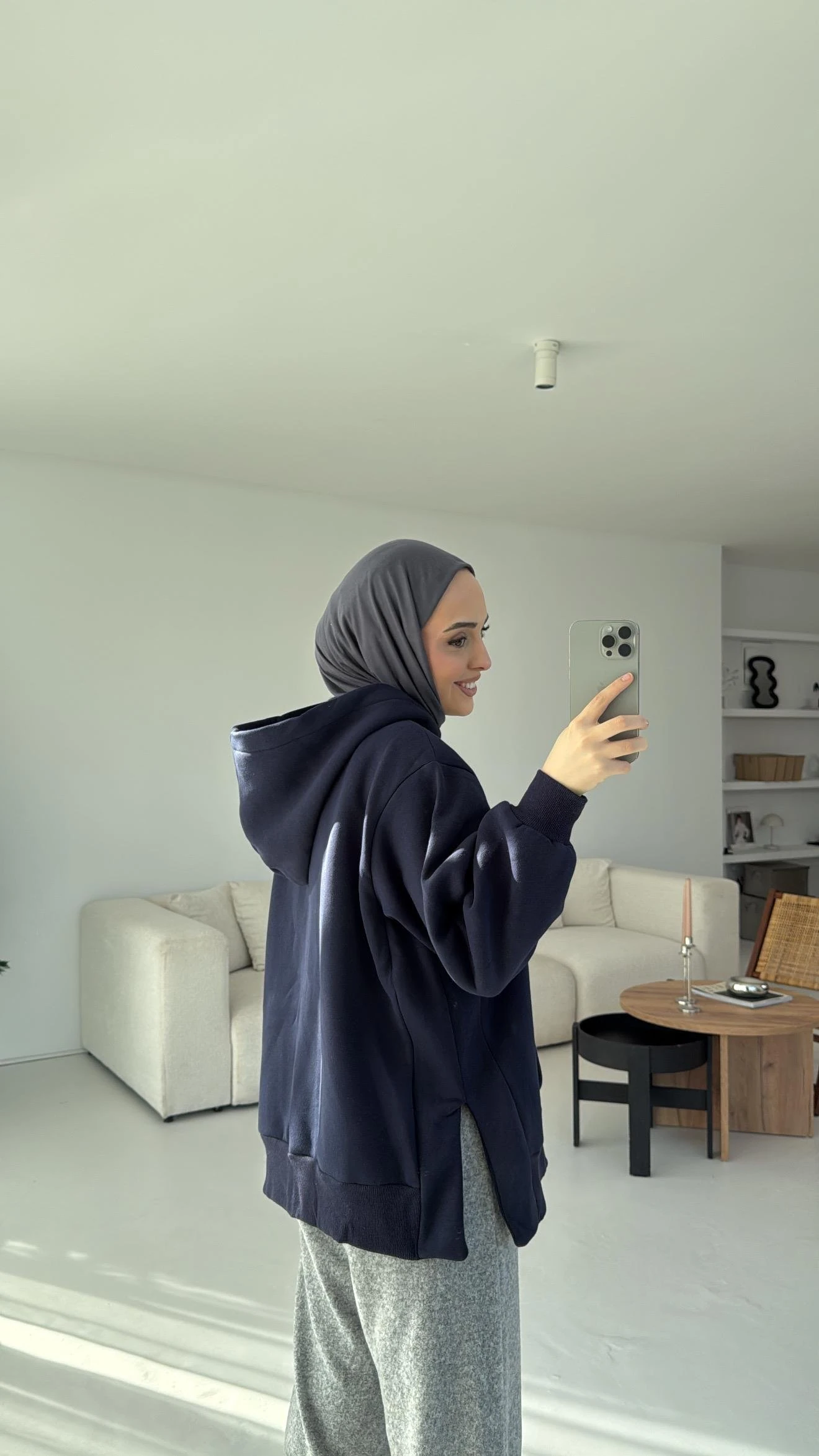 Yırtmaç Detaylı Lacivert Sweatshirt